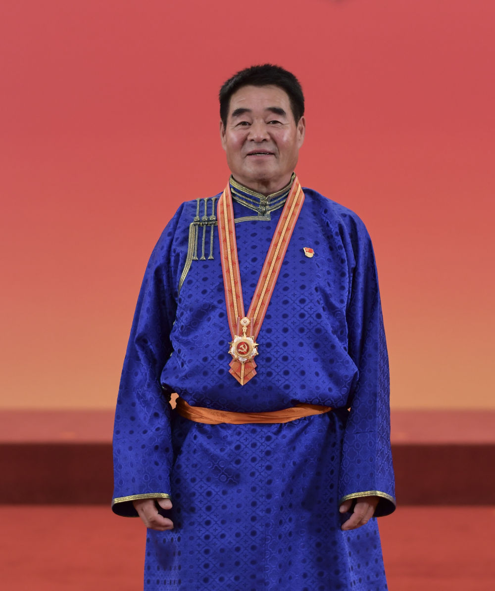 共和国功勋人物丨他们的名字，印刻在人类反贫困斗争的丰碑上