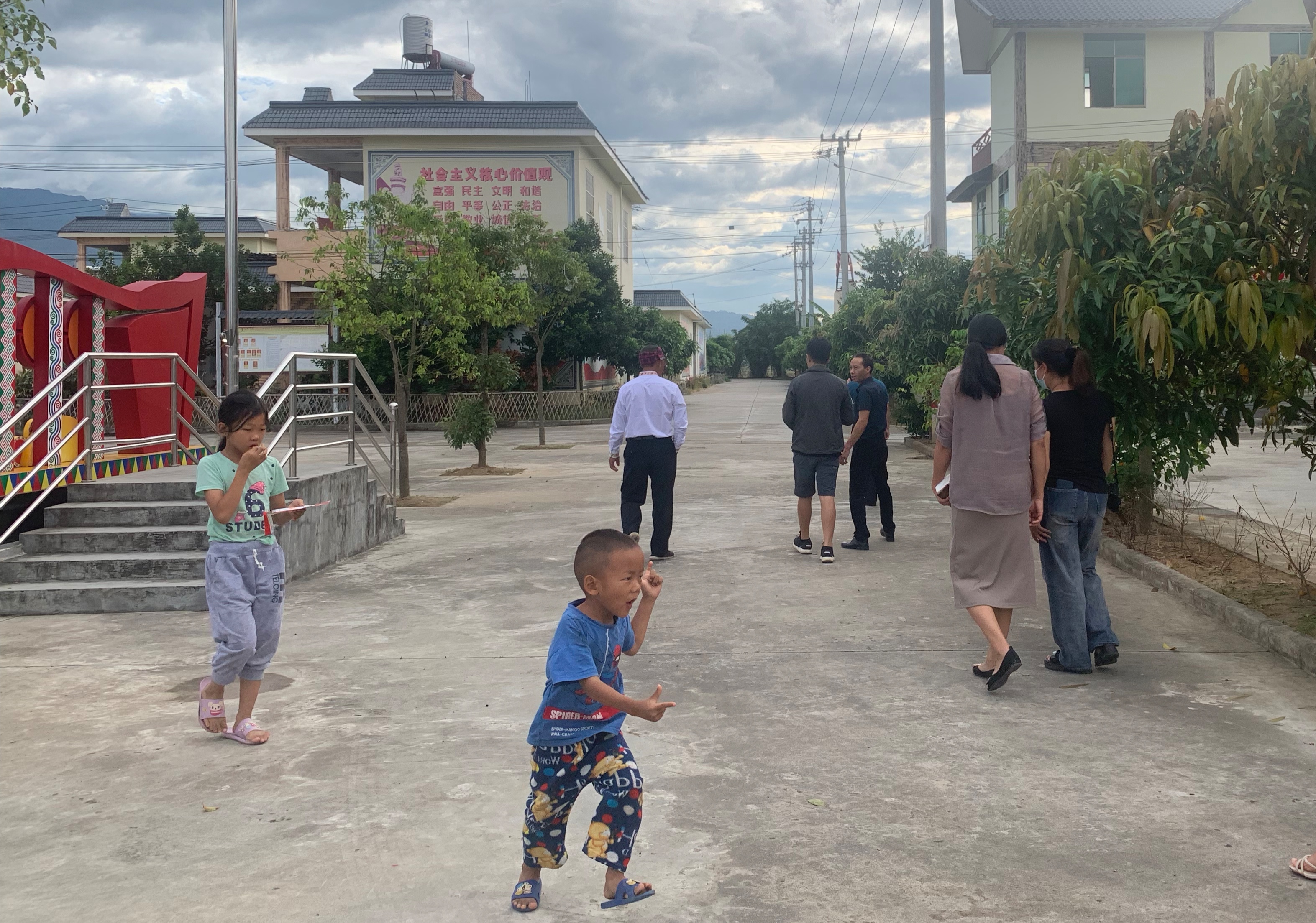 永远跟党走 景颇群众过上幸福新生活5.jpg