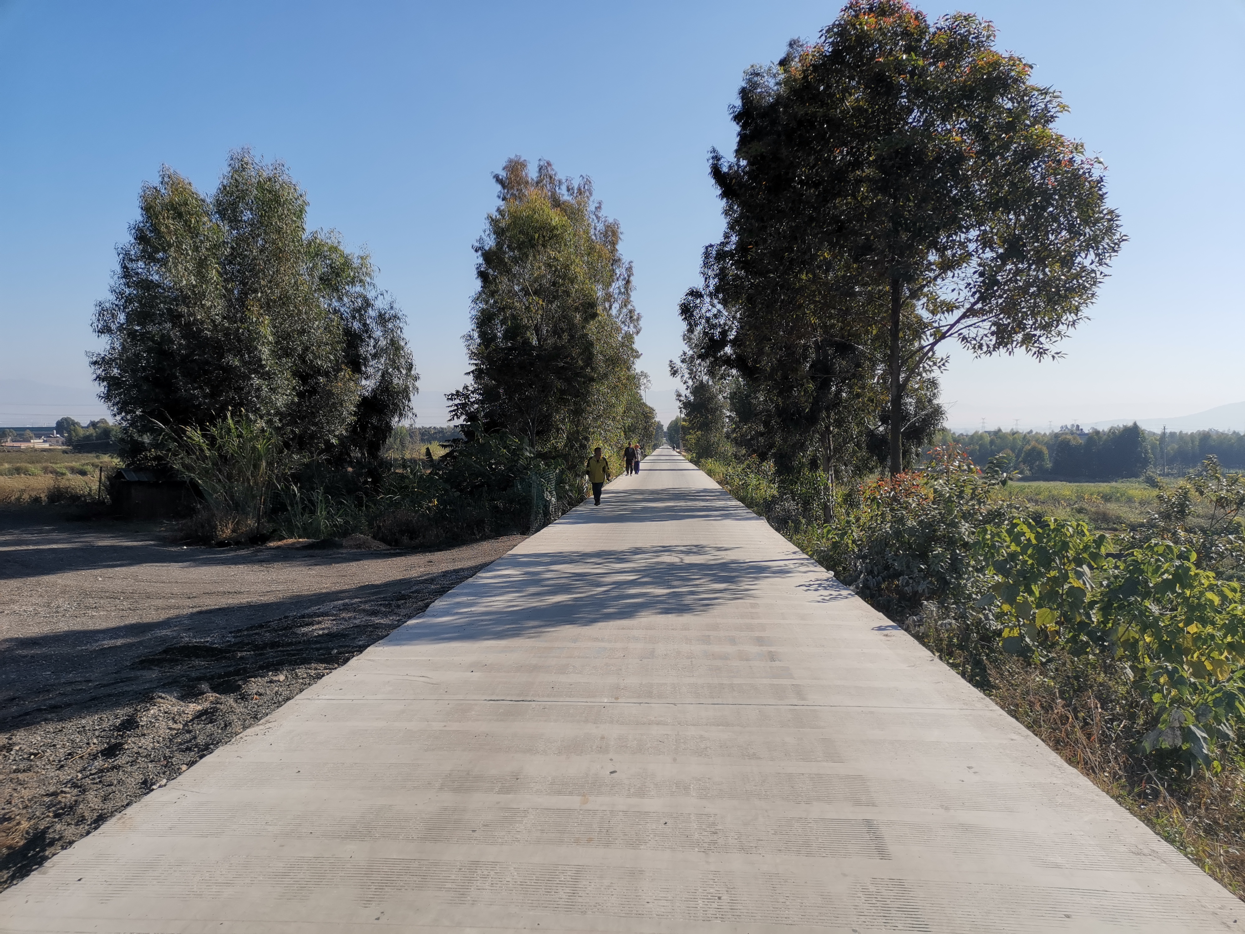 个旧：路畅产业兴 生活大不同4.jpg