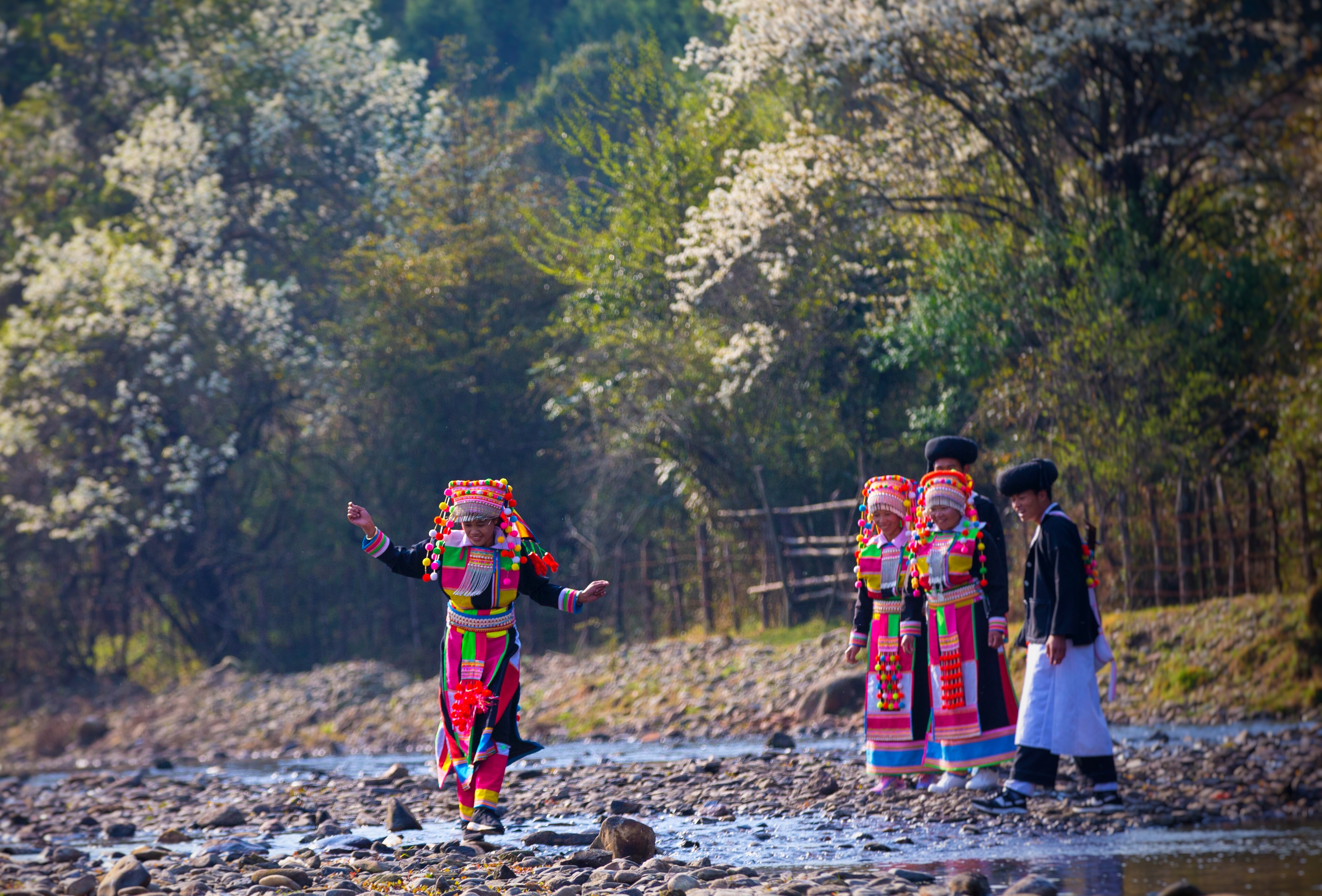盈江苏典乡 五朵“团结花” 绘就幸福新画卷2.jpg