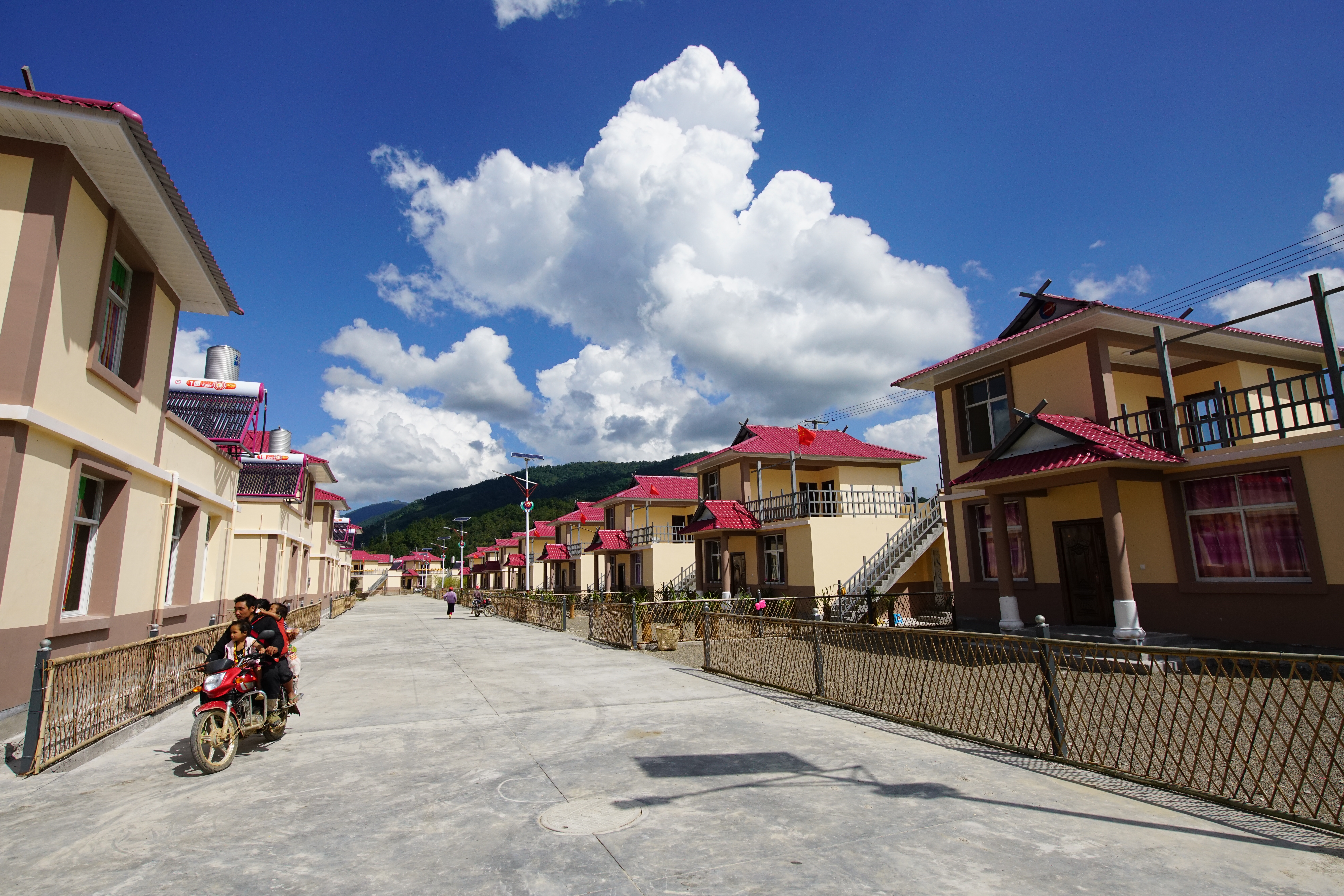 盈江苏典乡 五朵“团结花” 绘就幸福新画卷11.jpg