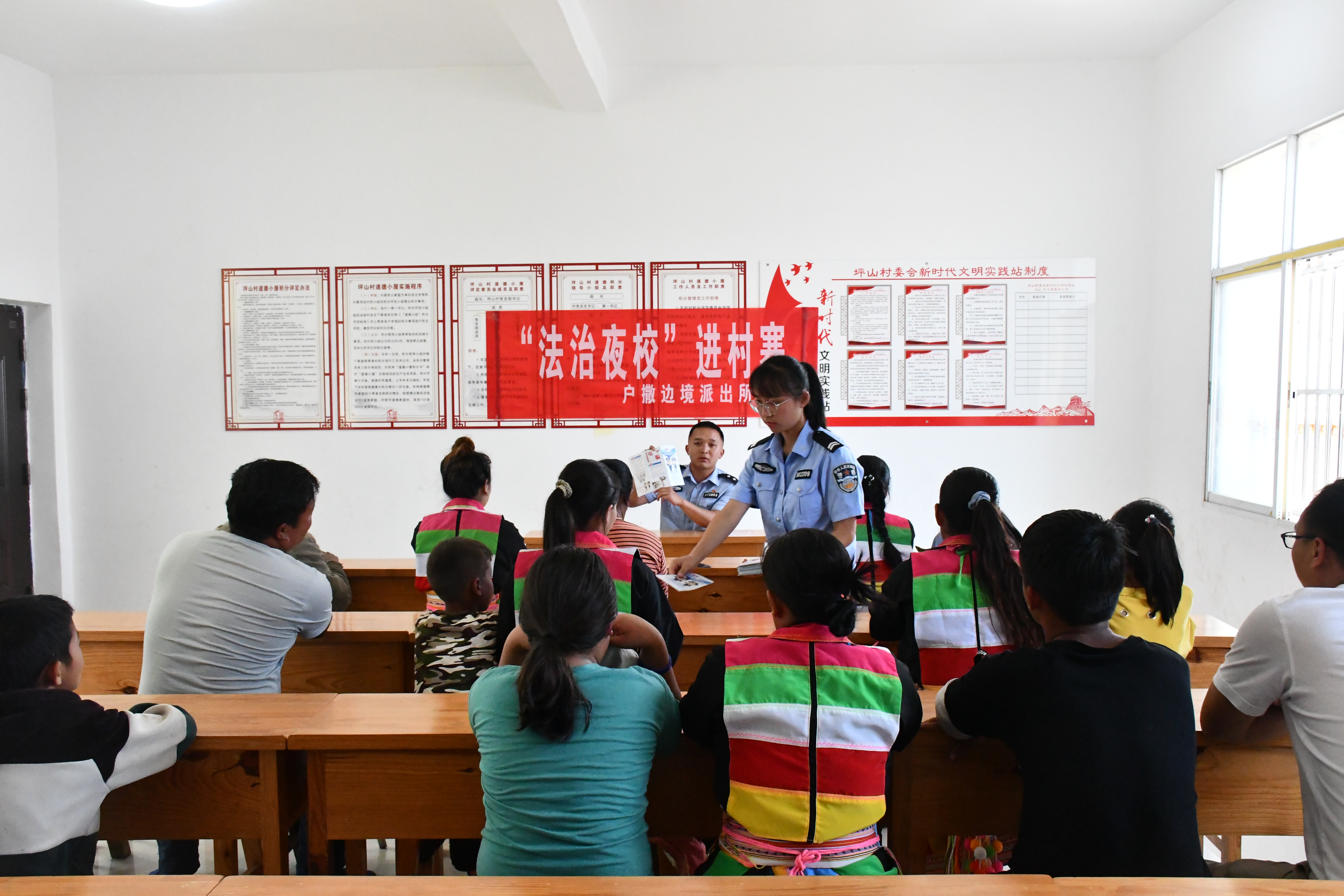 【民族团结看德宏】坪山中寨：党建引领乡村振兴路 民族团结开出幸福花