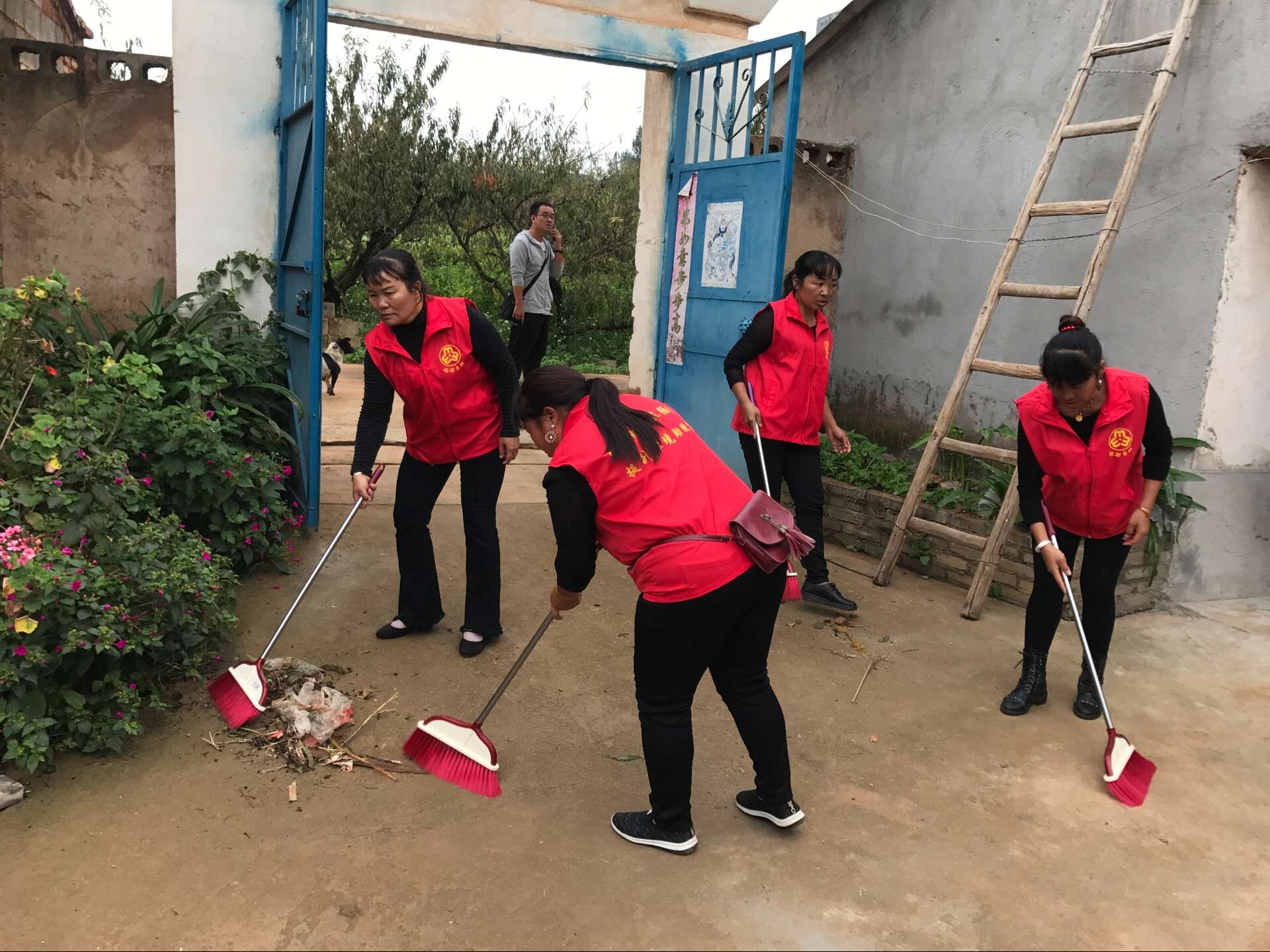 个旧：八“小工程”绵绵用力 文明乡风焕发新气象2.jpg