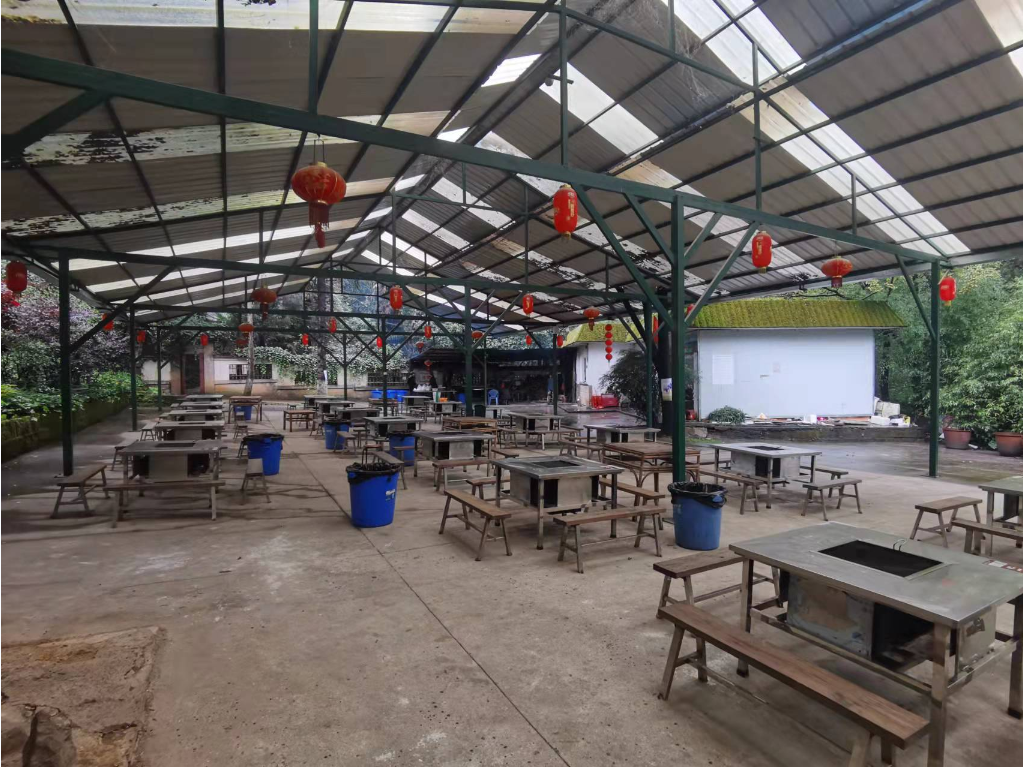 公园烧烤让昆明美丽的环境很受伤