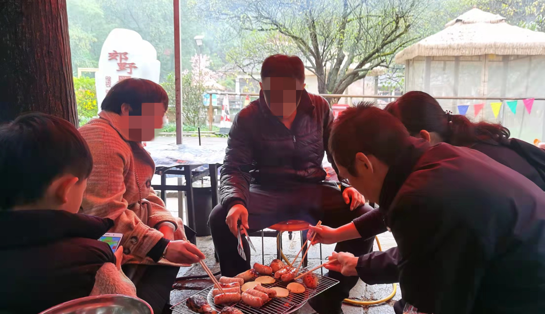 公园烧烤让昆明美丽的环境很受伤