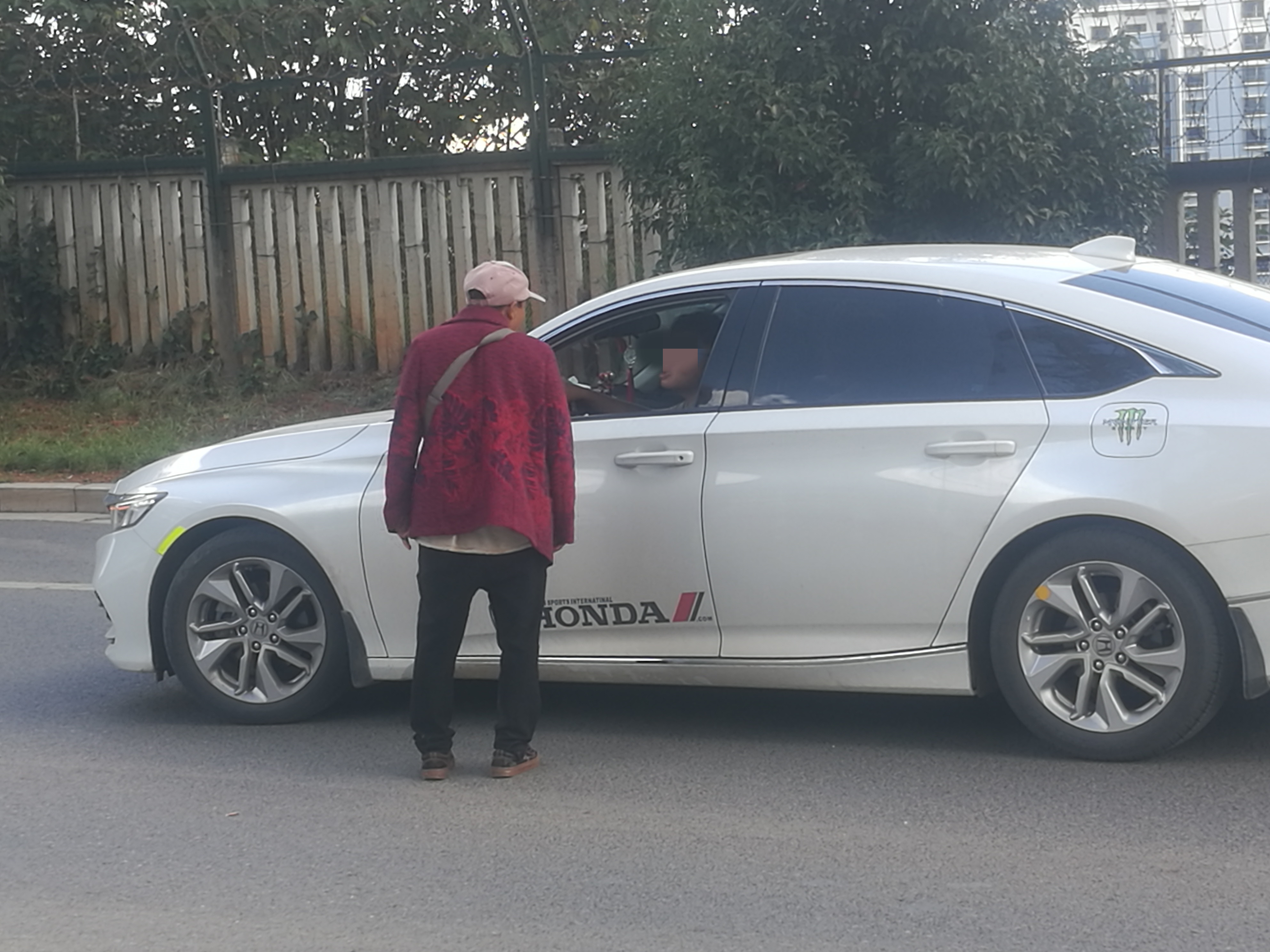 10年“限车令”催生出一群“职业带路人” (5)_副本.jpg