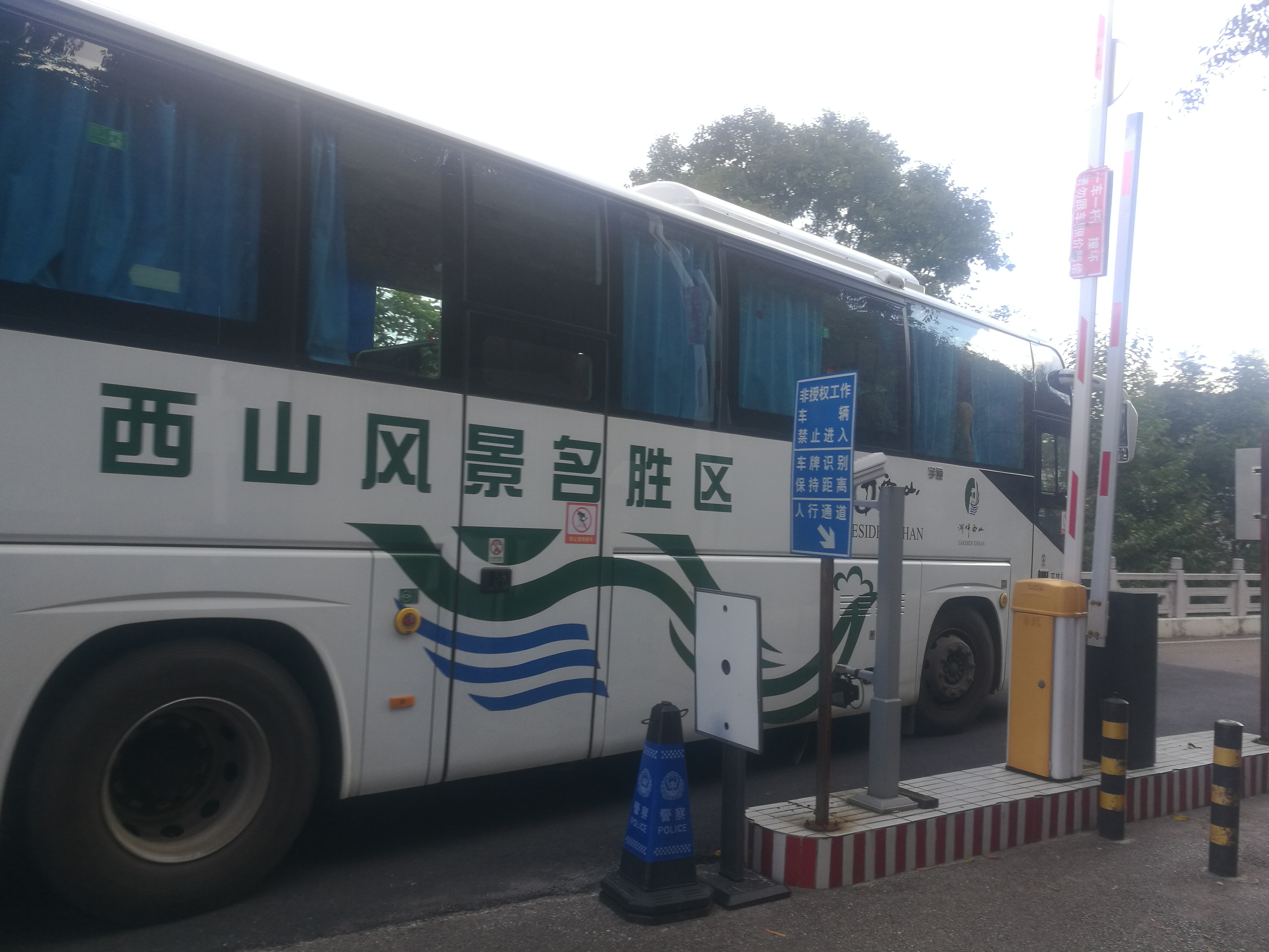 10年“限车令”催生出一群“职业带路人” (7).jpg