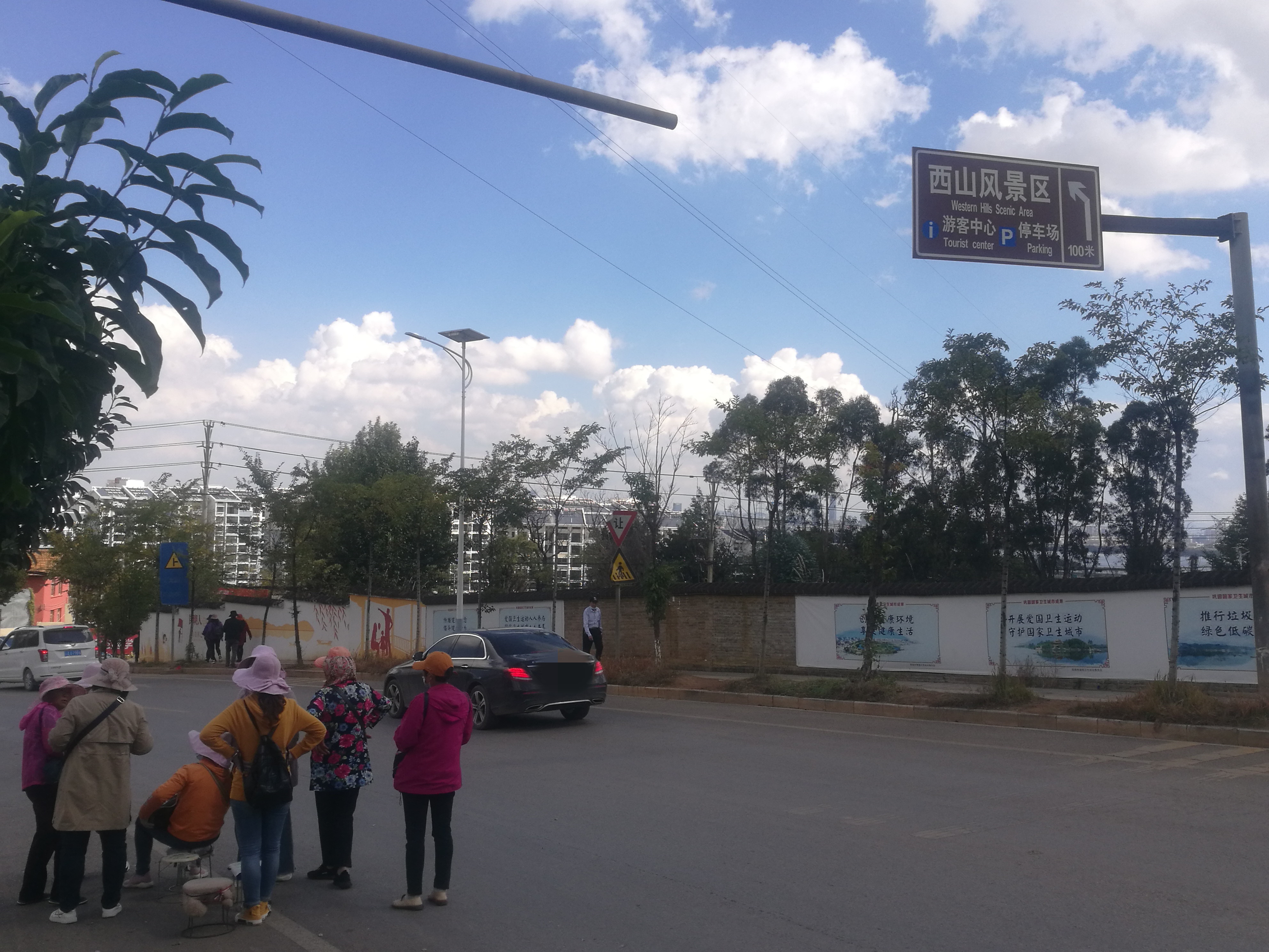 10年“限车令”催生出一群“职业带路人” (2)_副本.jpg