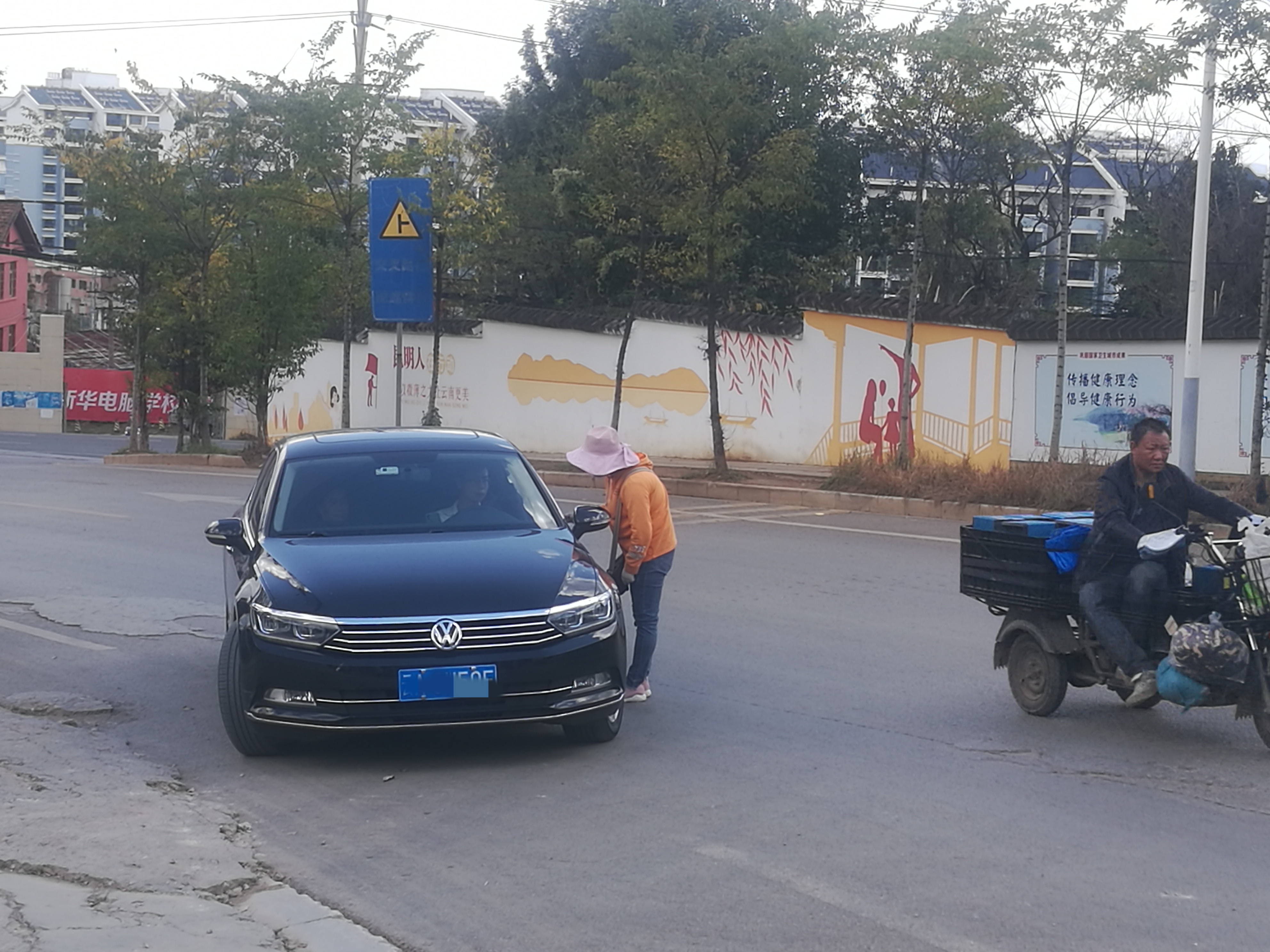 10年“限车令”催生出一群“职业带路人” (21)_副本.jpg