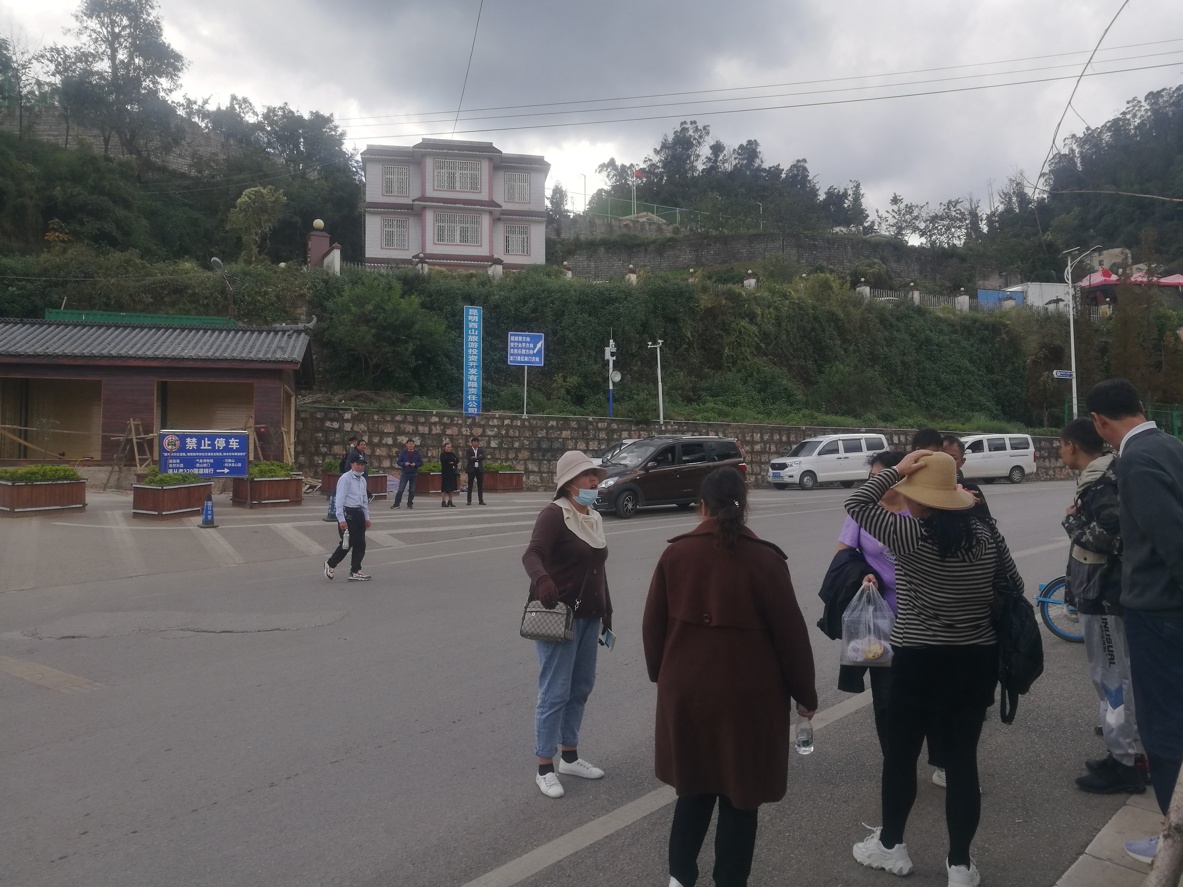 10年“限车令”催生出一群“职业带路人” (9).jpg