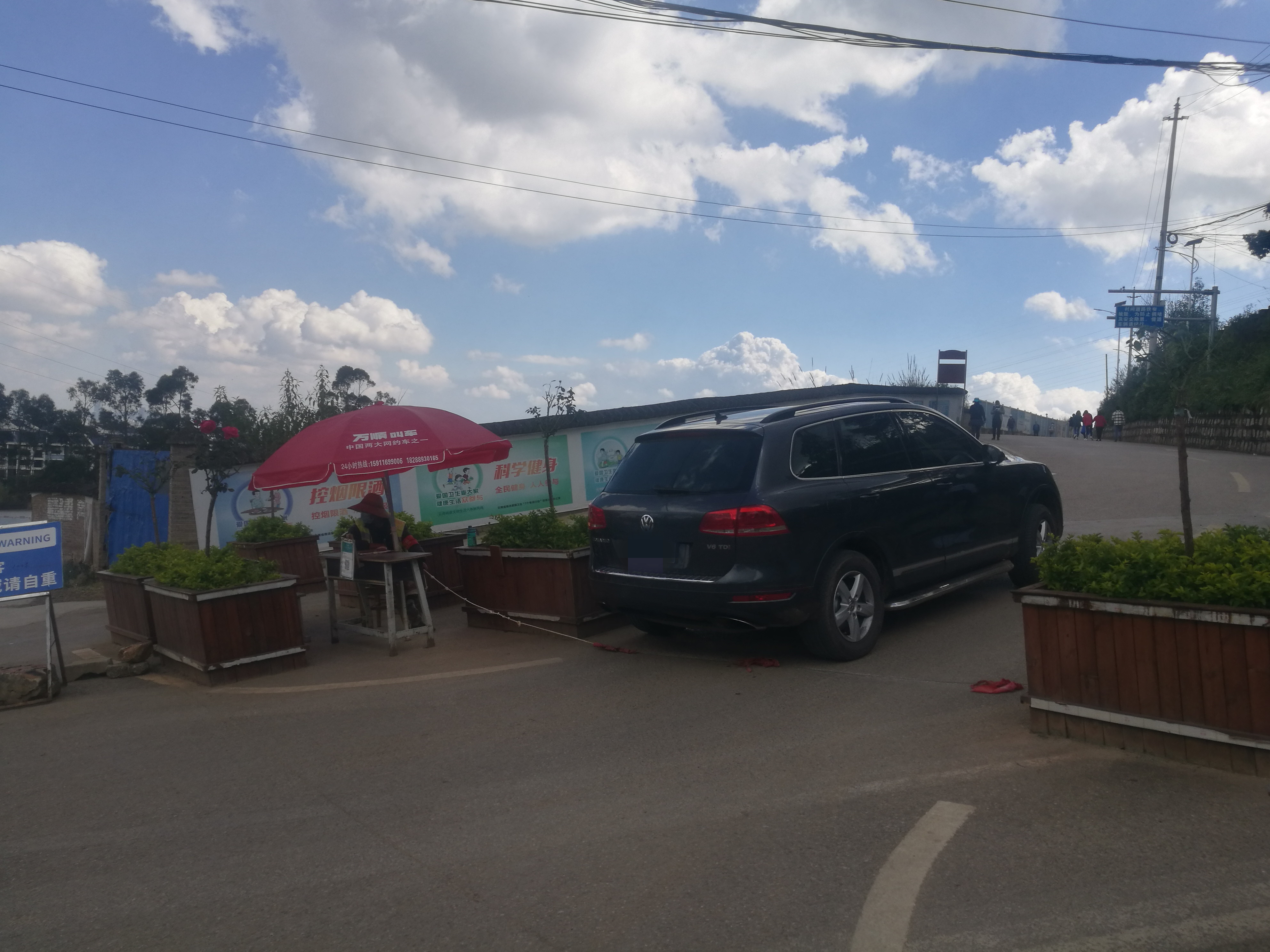 10年“限车令”催生出一群“职业带路人” (16)_副本.jpg