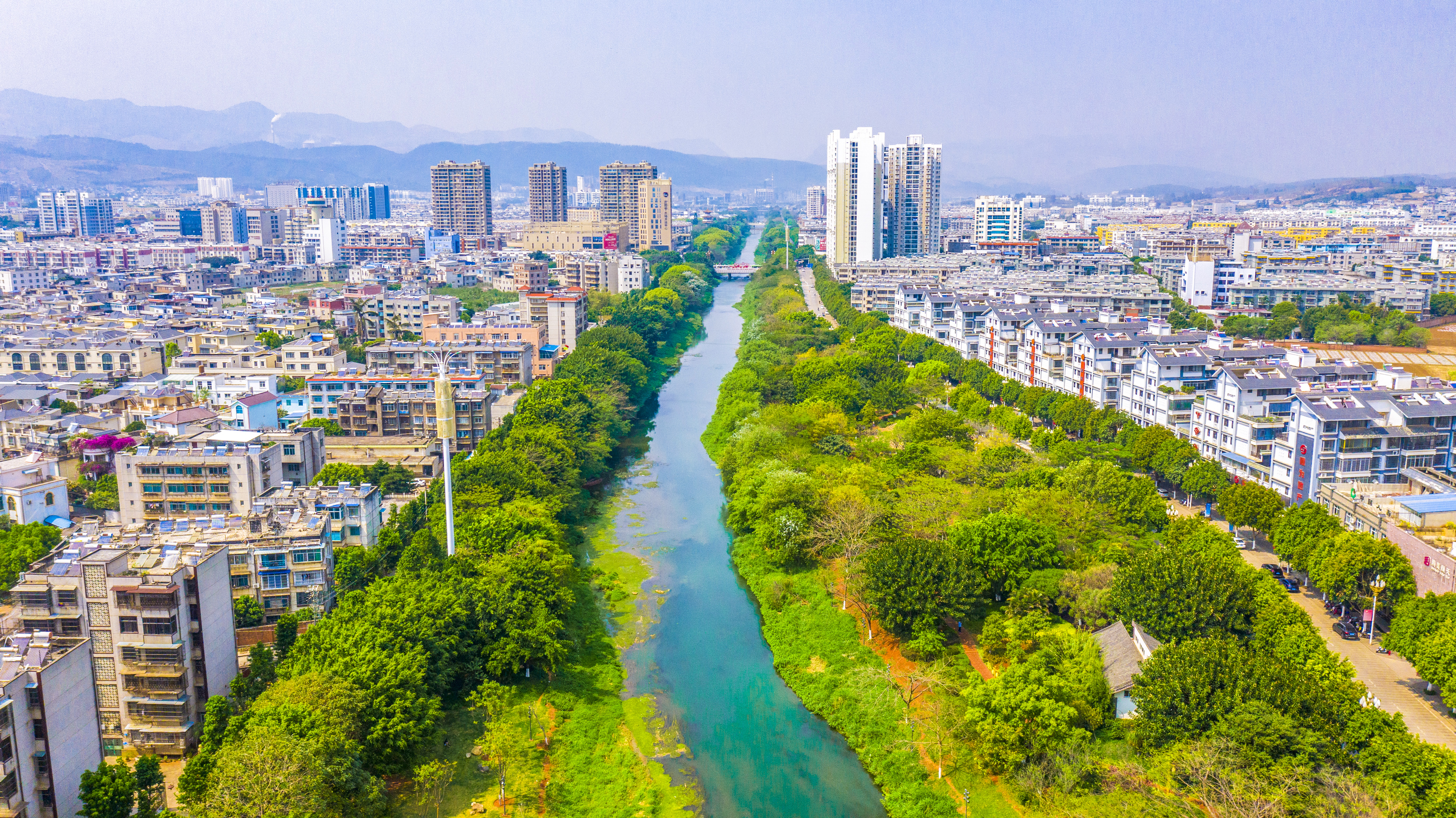 “开放包容 行稳致远” 全媒体采访1.jpg