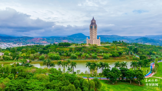 “开放包容 行稳致远” 全媒体采访2.jpg