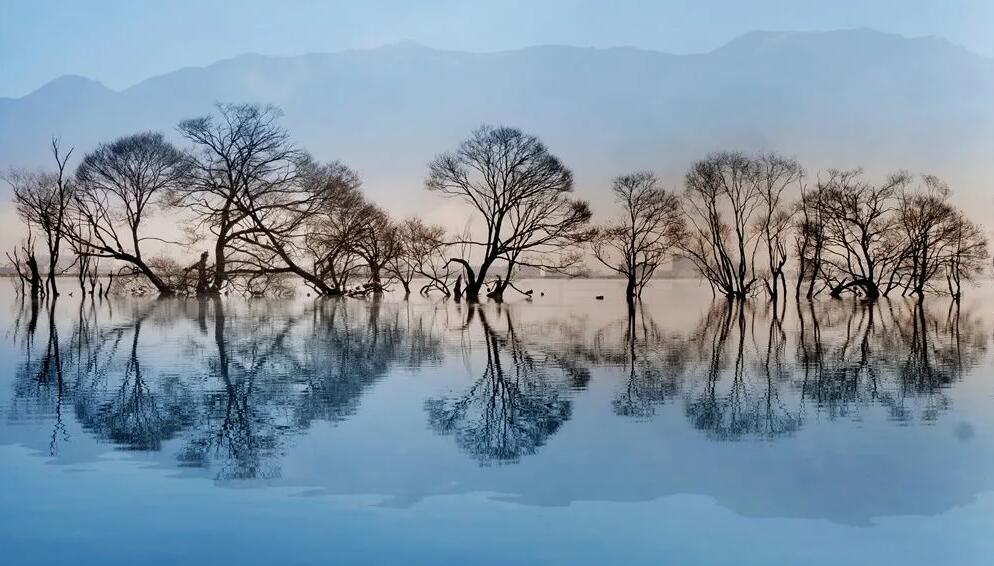 鹤庆黄龙潭 （奚锡钧 摄)