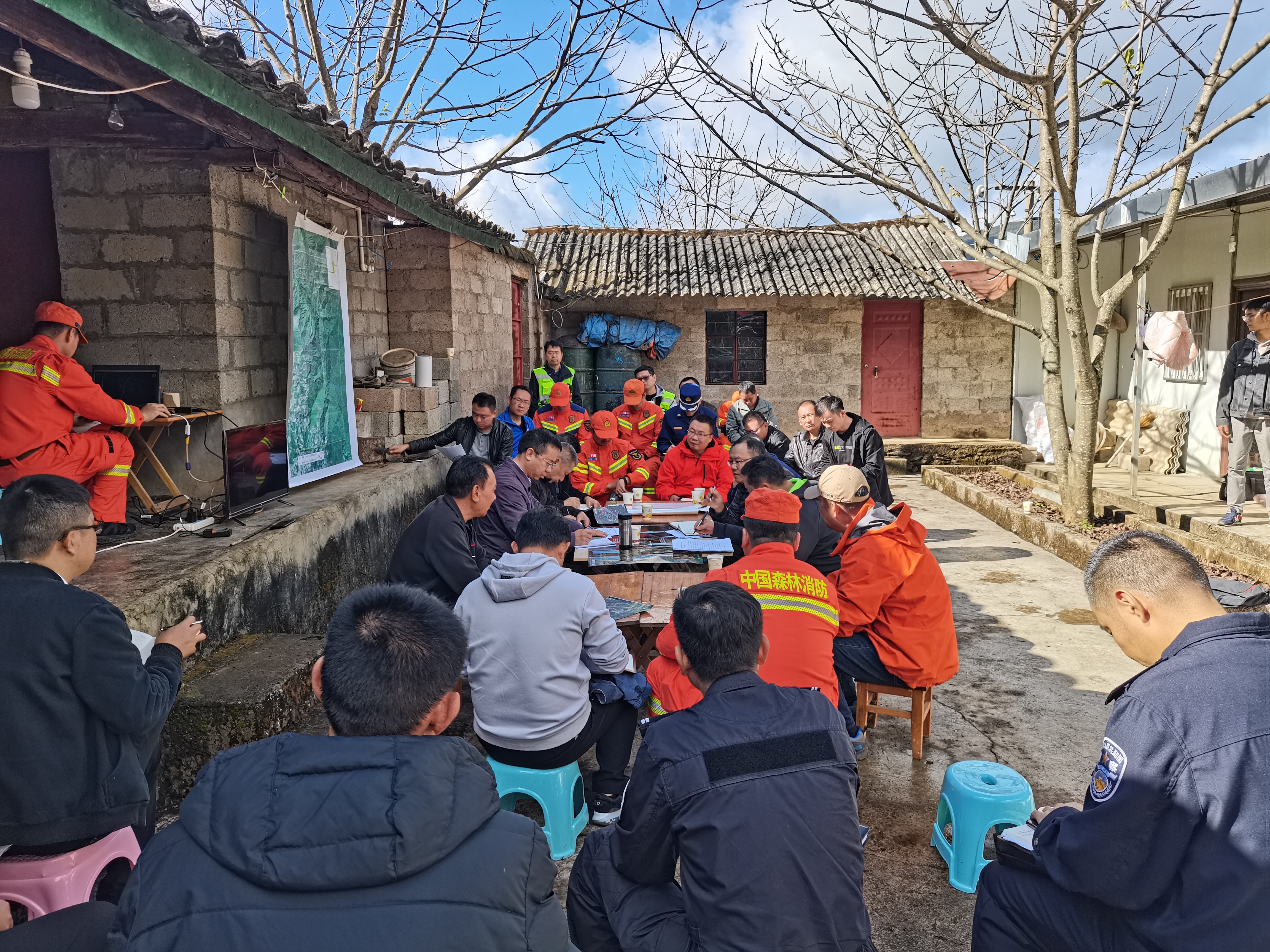 4名进入云南哀牢山野外作业人员失联 (11).jpg