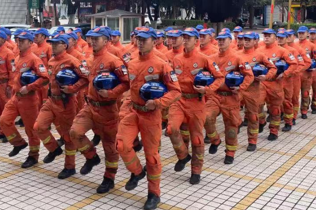 哀牢山搜救人员陆续返回驻地 马艺宁 摄