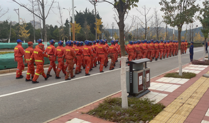 哀牢山搜救人员陆续返回驻地 马艺宁 摄