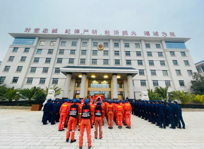 哀牢山搜救人员陆续返回驻地 马艺宁 摄