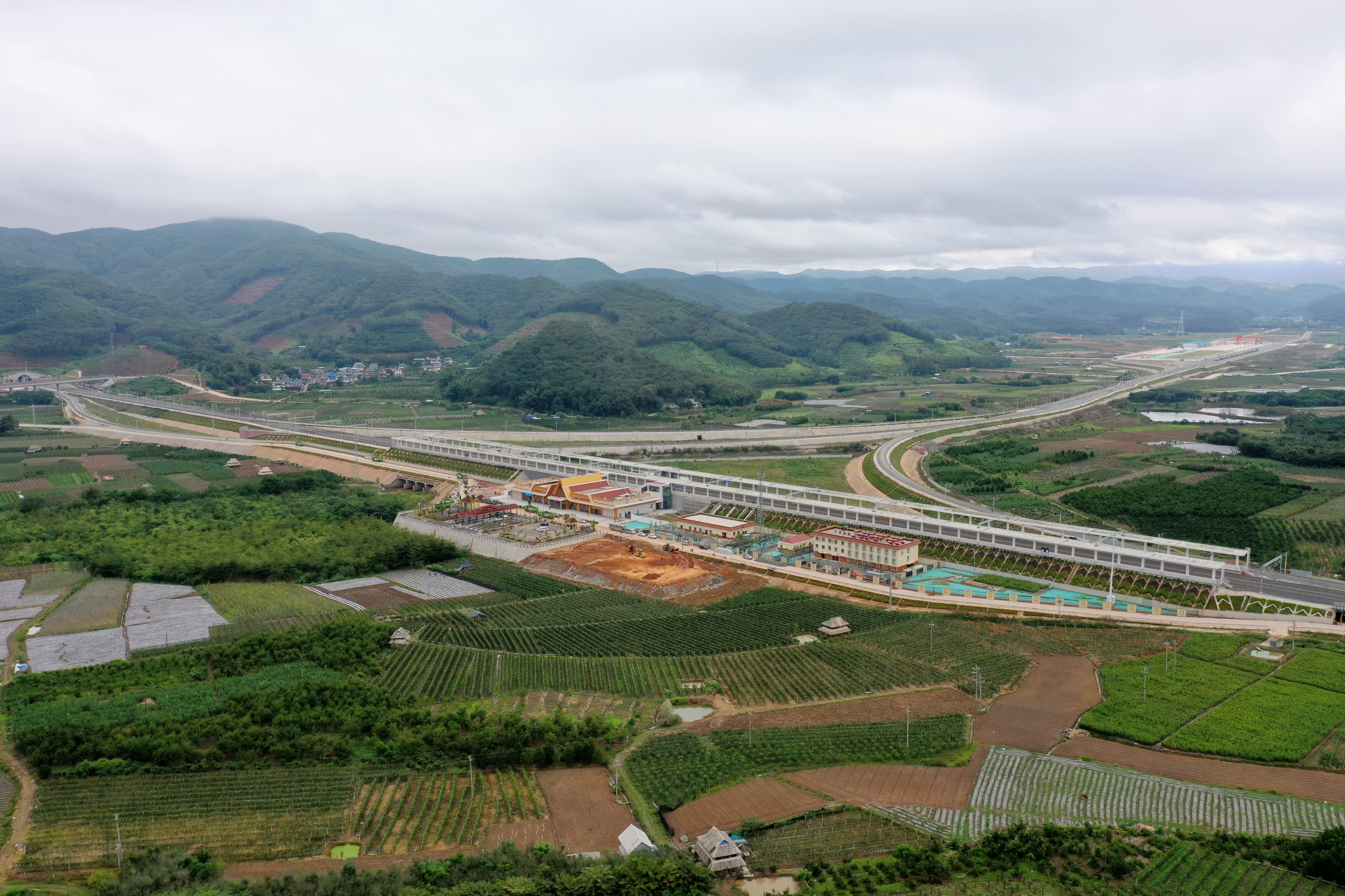 中老铁路（周明佳 摄）