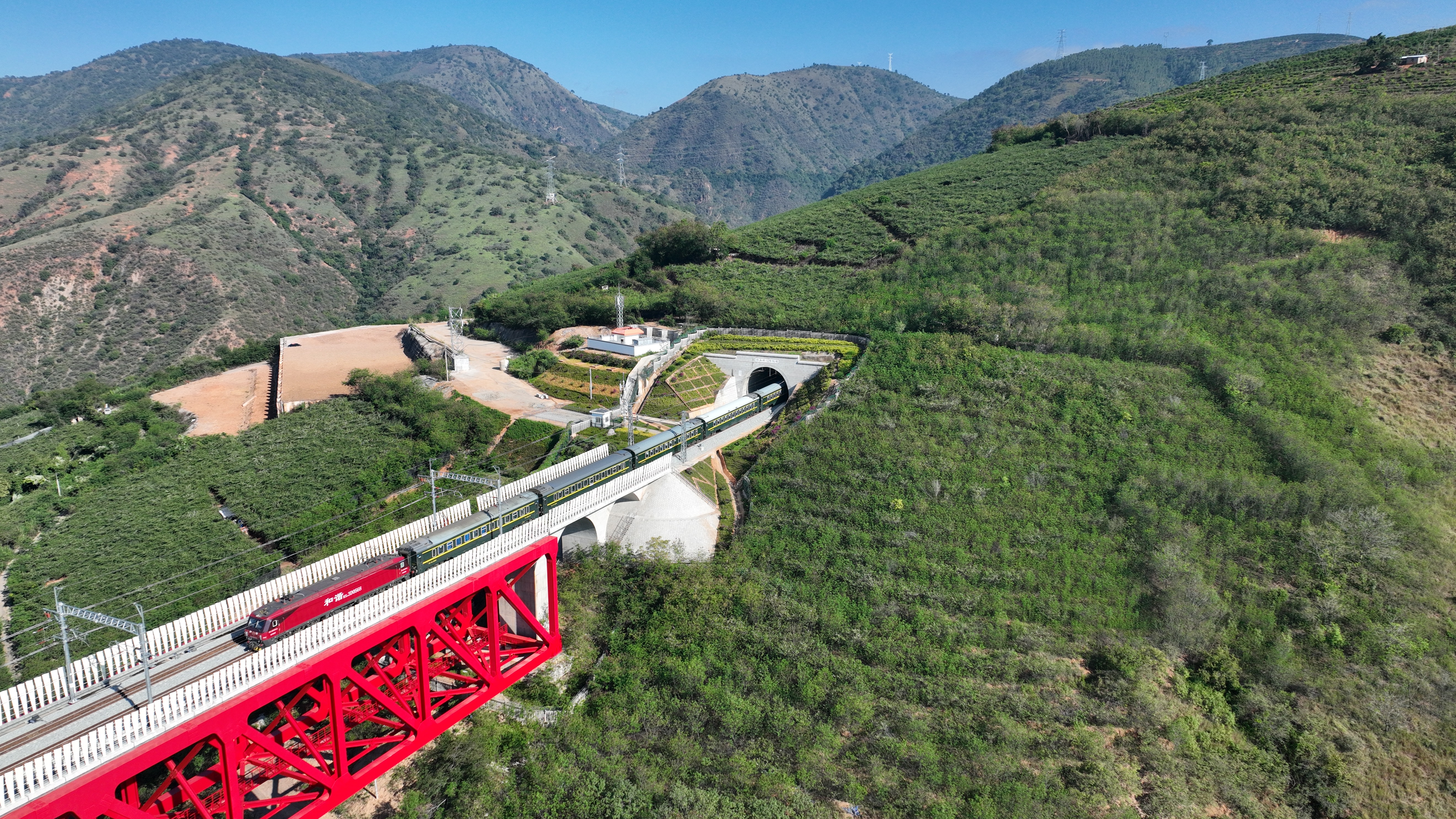 中老铁路（周明佳 摄）