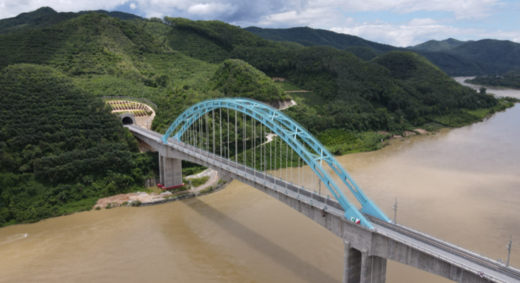 中老铁路全线送电成功