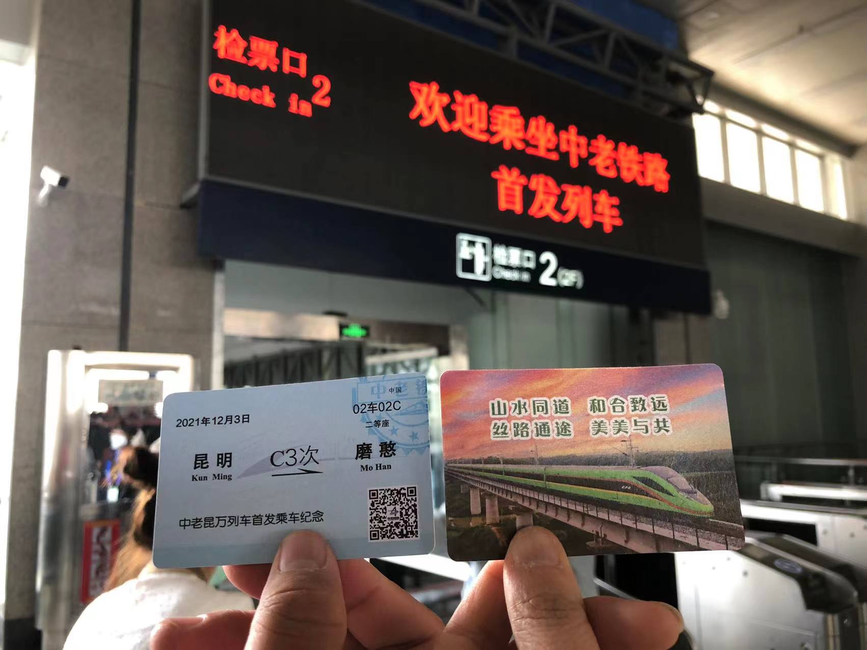 跟着开屏新闻体验首发车（开屏新闻记者 龙宇丹 摄）