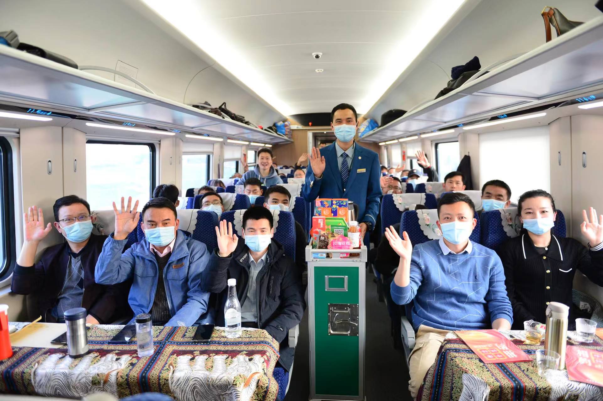 中老铁路首发车开行（开屏新闻记者 龙宇丹 摄）