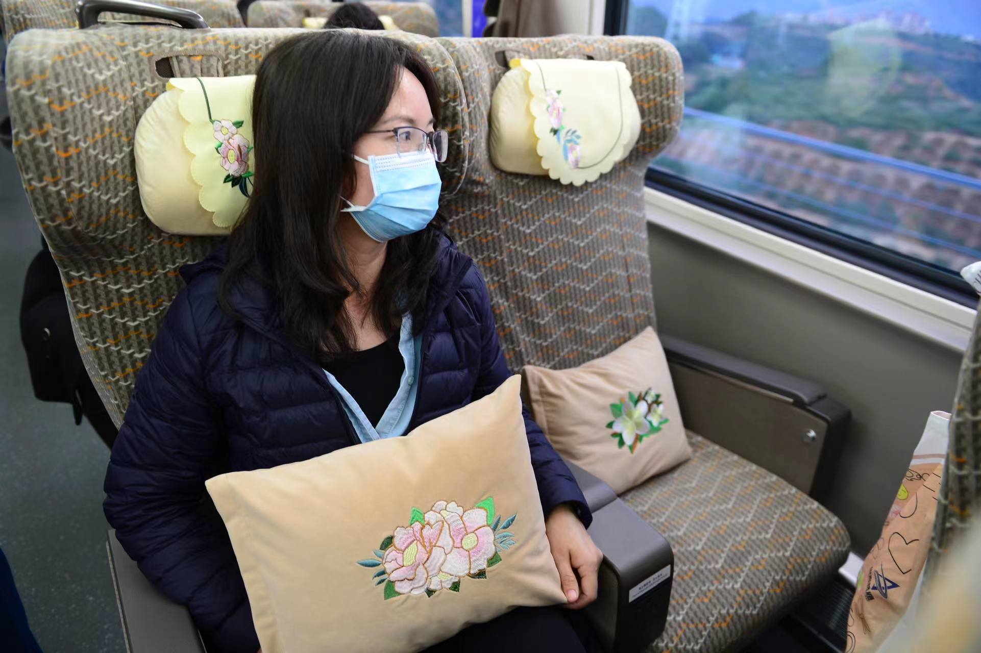 中老铁路首发车开行（开屏新闻记者 龙宇丹 摄）