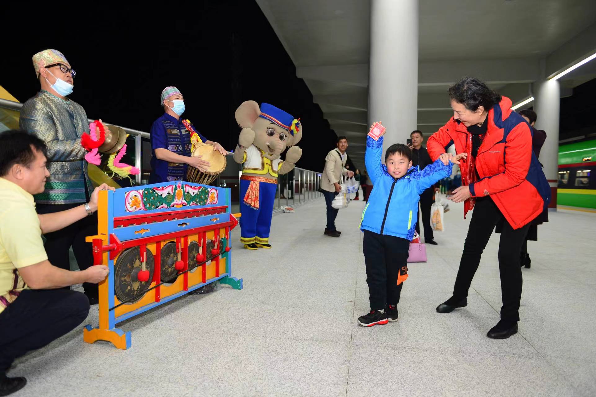 中老铁路首发车开行（开屏新闻记者 龙宇丹 摄）