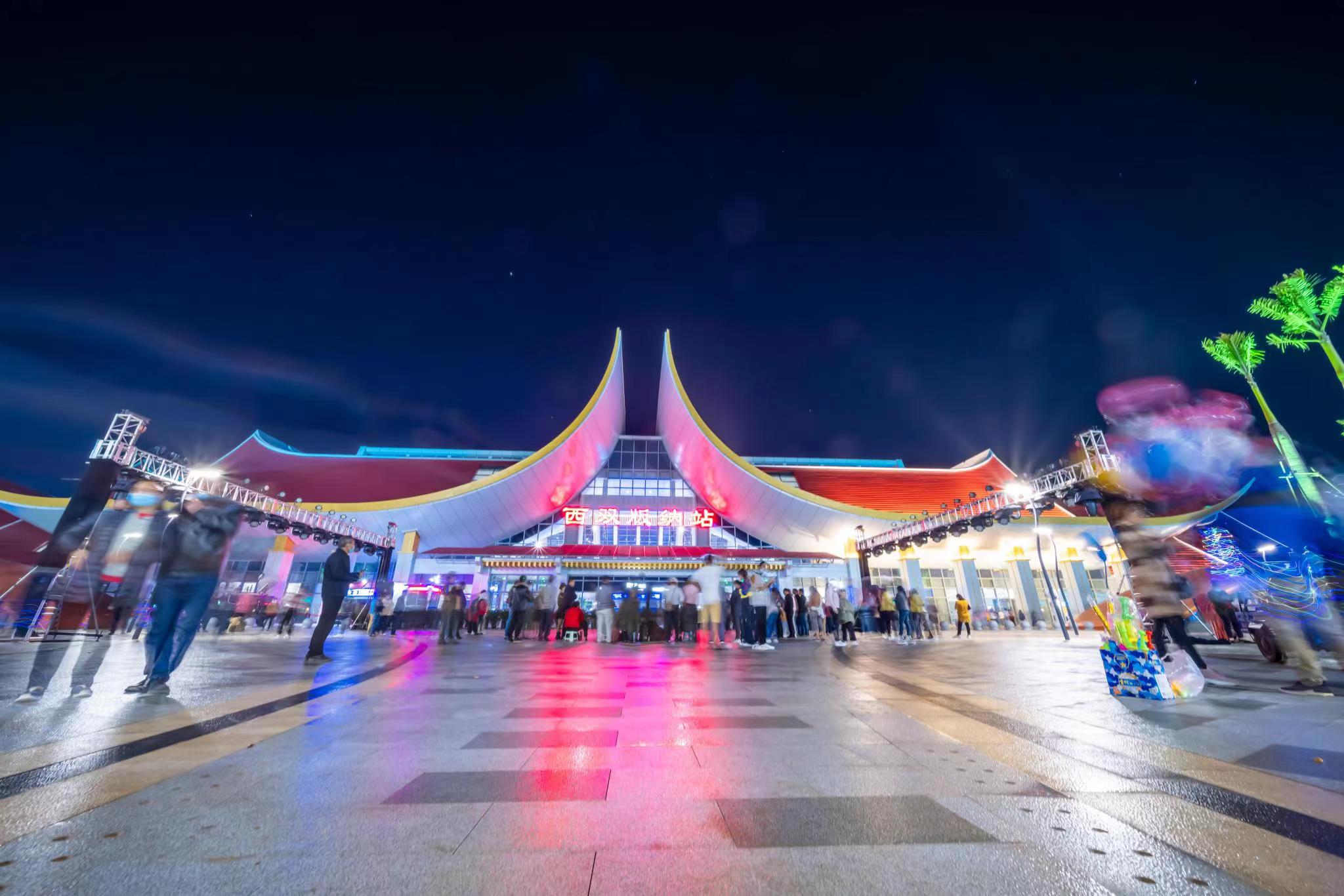 华侨城打造高颜值西双版纳站站前广场（供图）