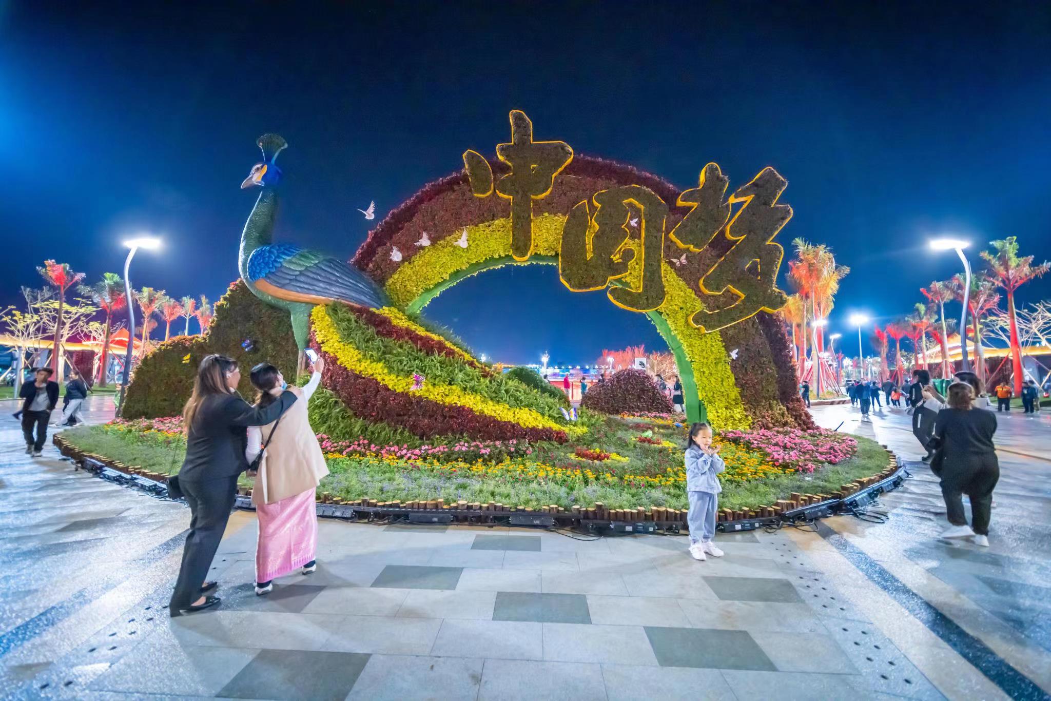 华侨城打造高颜值西双版纳站站前广场（供图）