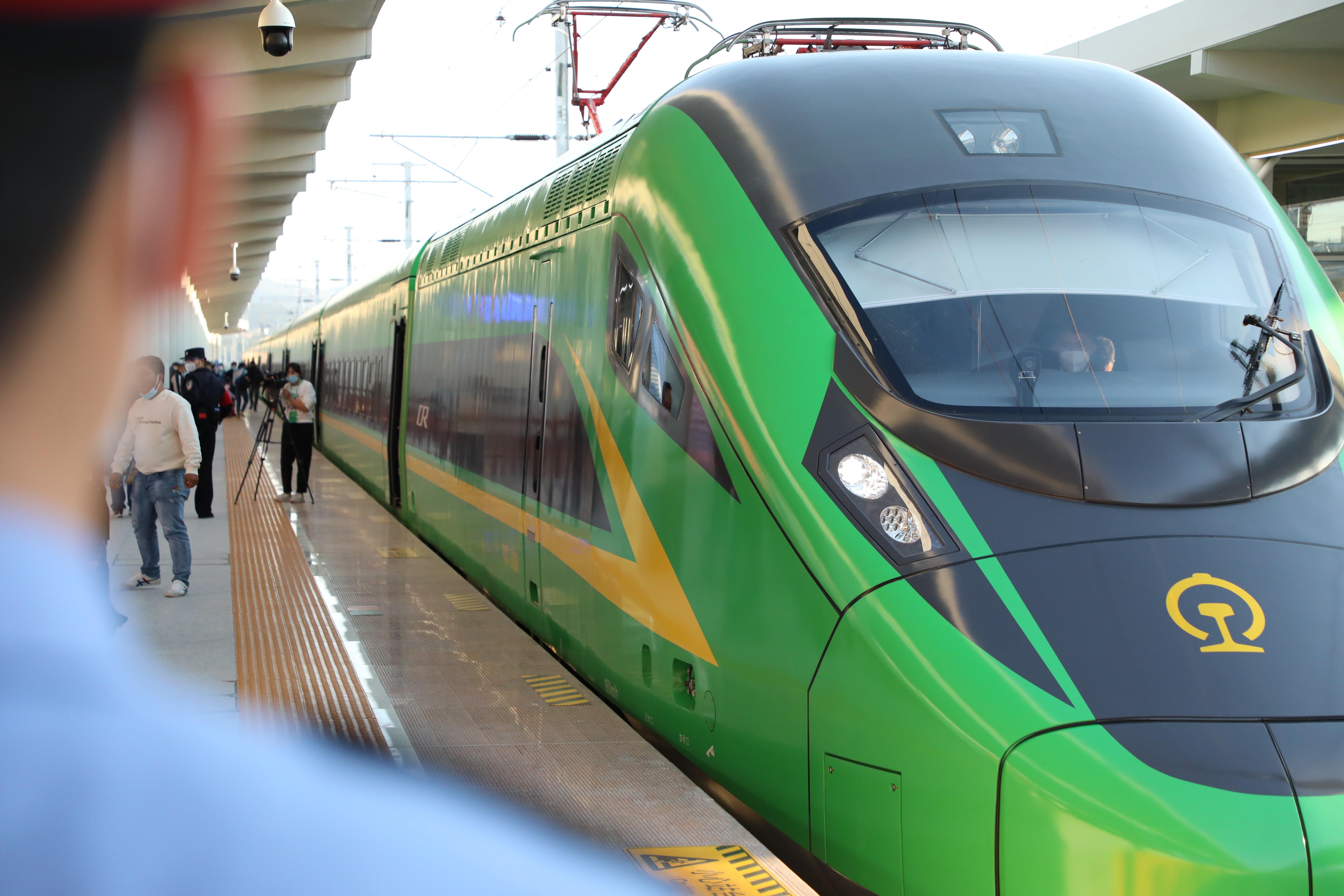 西双版纳欢庆中老铁路全线开通运营（开屏新闻记者 张田睿 通讯员 岩温扁 李翊鹏 谭曦旭 玉喃迈 杨佳杰 屠艳茹 高晴 卢元元 张文艳 周竞成 摄）