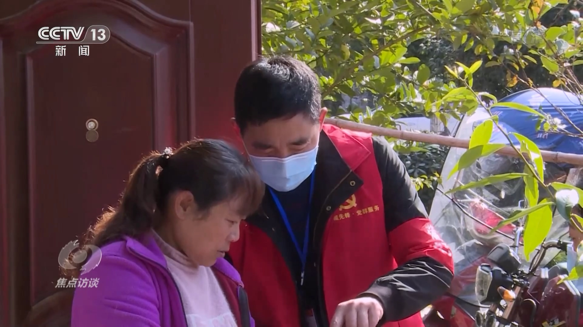 尊崇宪法 与“法”同行4.jpg