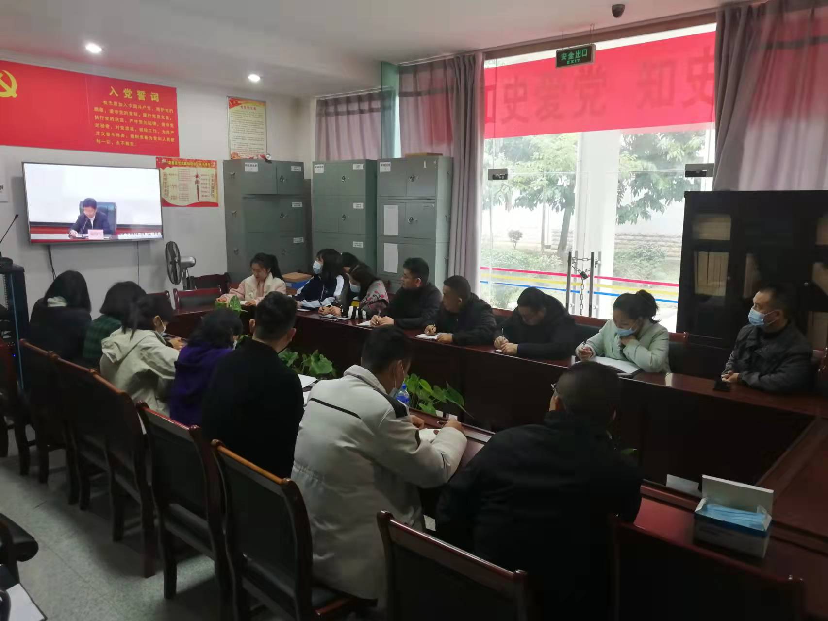 勐腊县乡村振兴局收听收看学习贯彻党的十九届六中全会精神省委宣讲团报告会