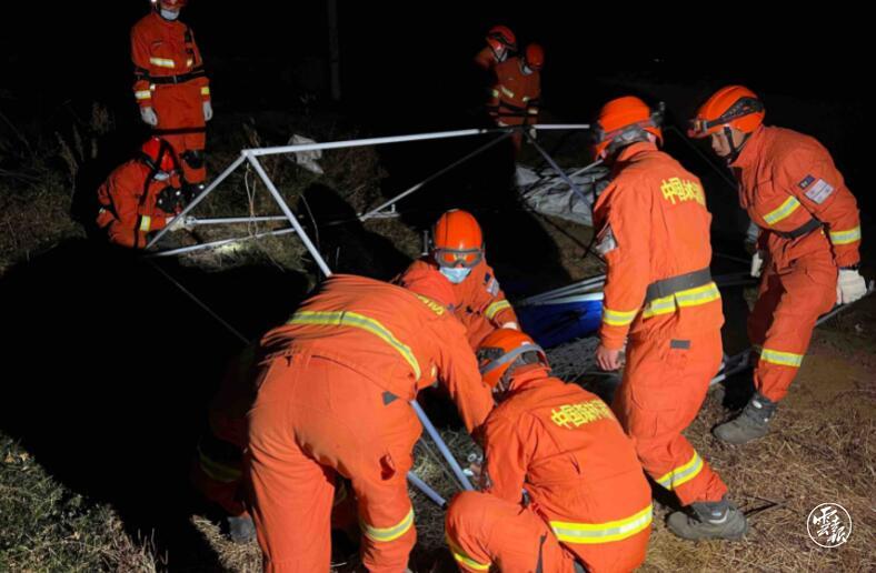 这里搭起了帐篷，临时的“家”也温暖（云报客户端）