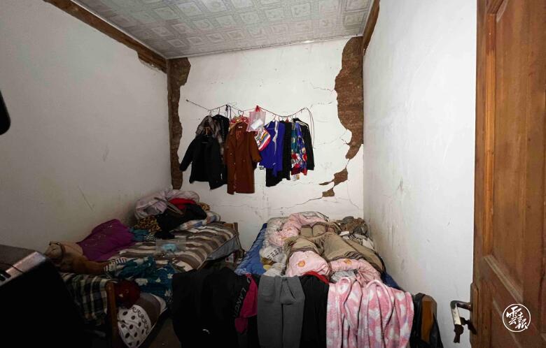 这里搭起了帐篷，临时的“家”也温暖（云报客户端）