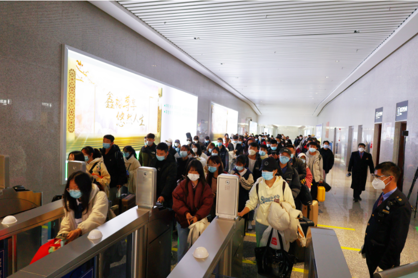 大年初四，云南铁路迎来春节假期返程小高峰（供图）