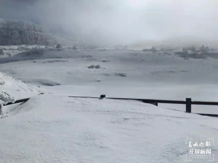 昆明轿子雪山景区全面开展除雪除冰工作（开屏新闻记者 曹婕 通讯员 李贵林 摄）