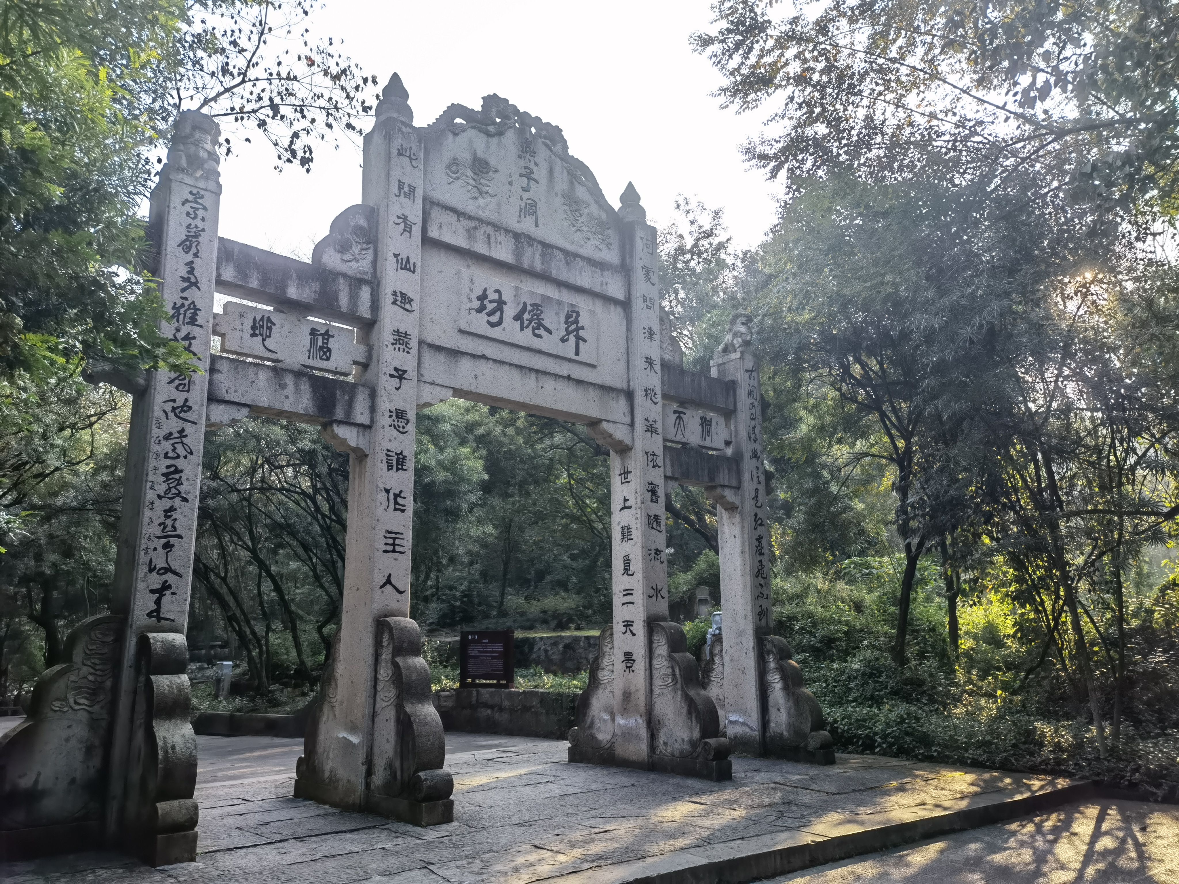 【最美乡愁话建水】建水燕子洞：白腰雨燕的幸福窝