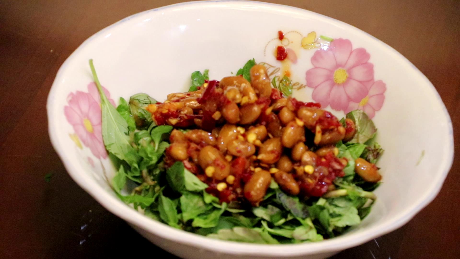 【吃“春”正当时】施甸：香菜（开屏新闻记者 崔敏 通讯员 杨丽娟 摄）