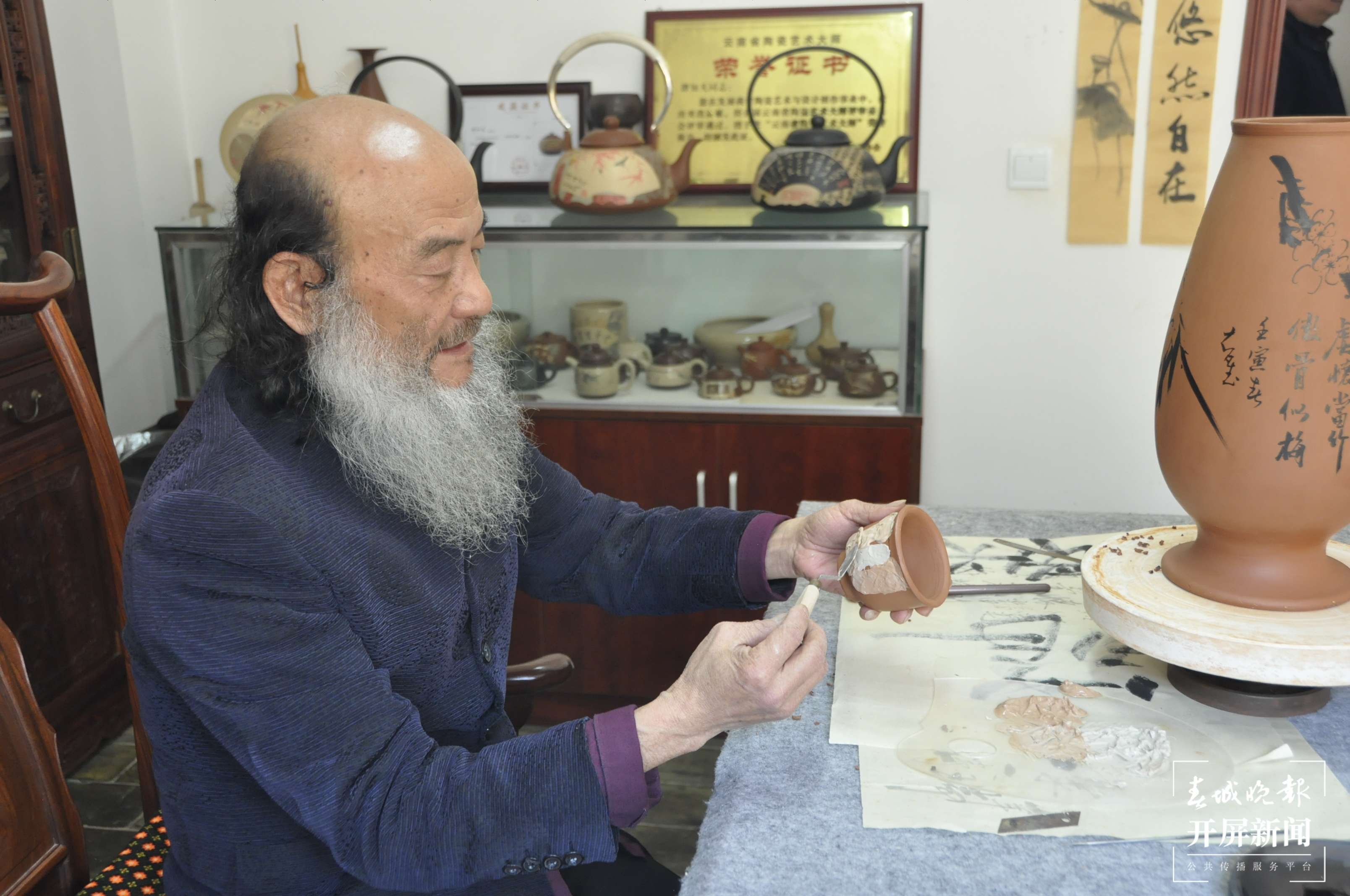 【最美乡愁话建水】谭知凡：阴刻阳填道坚守 梅兰竹菊话人生