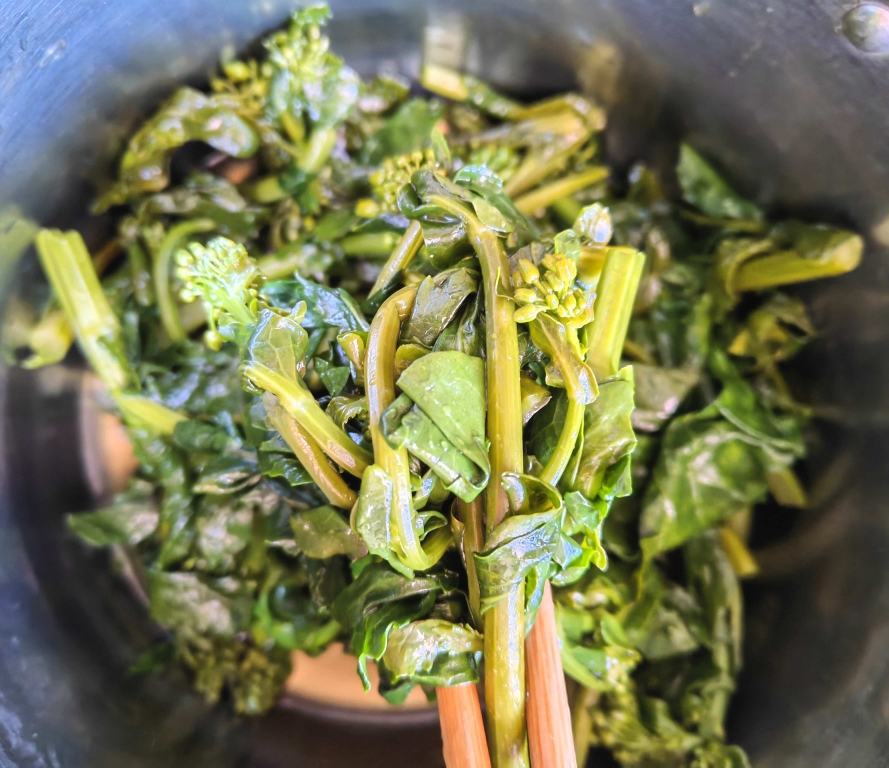 春暖花开，少量“春菜”陆续现身 曲靖人自由“吃春”要到3月（蒋琼波 摄）