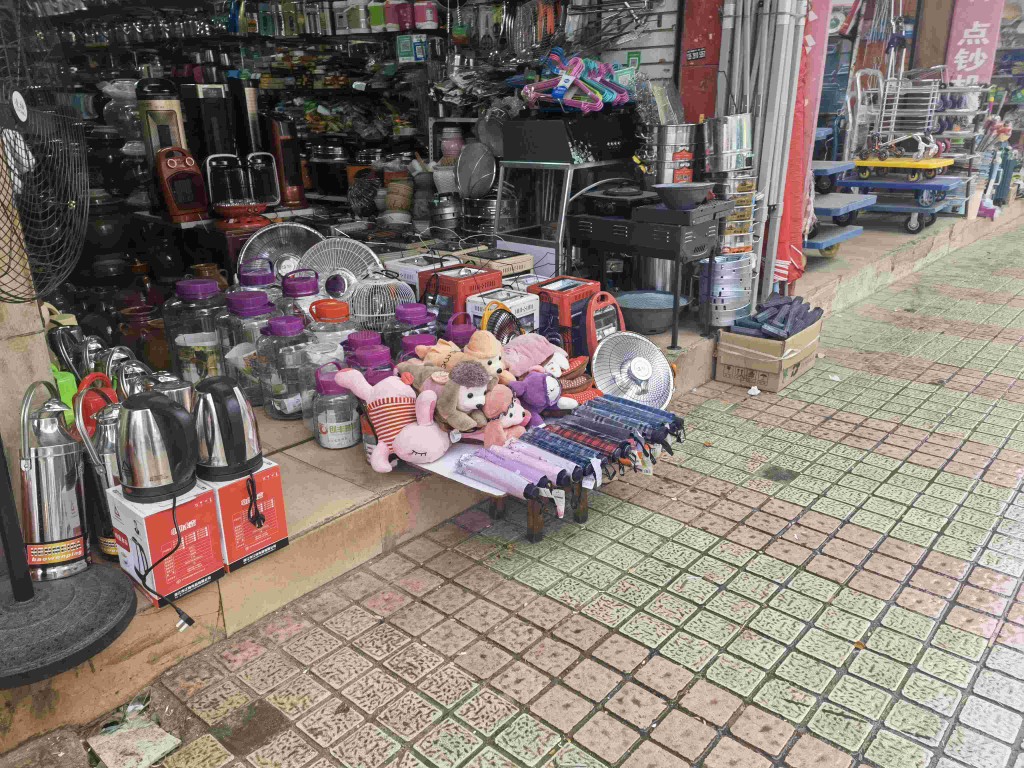 昆明主城下雪，市民唱《冰雪奇缘》主题歌 马雯