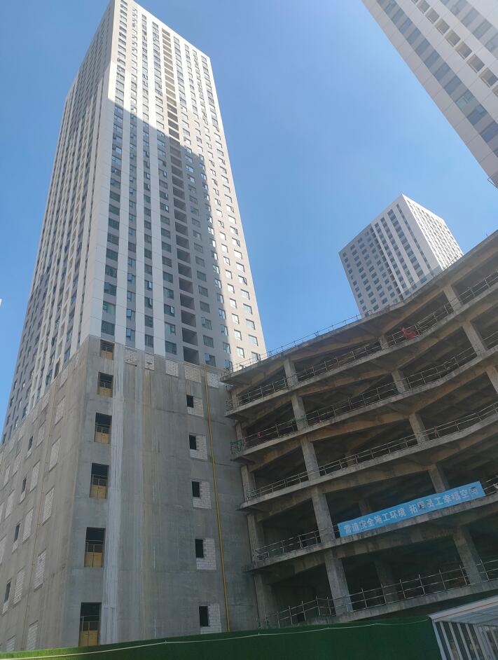 烂尾楼（开屏新闻记者 颜媛 摄）