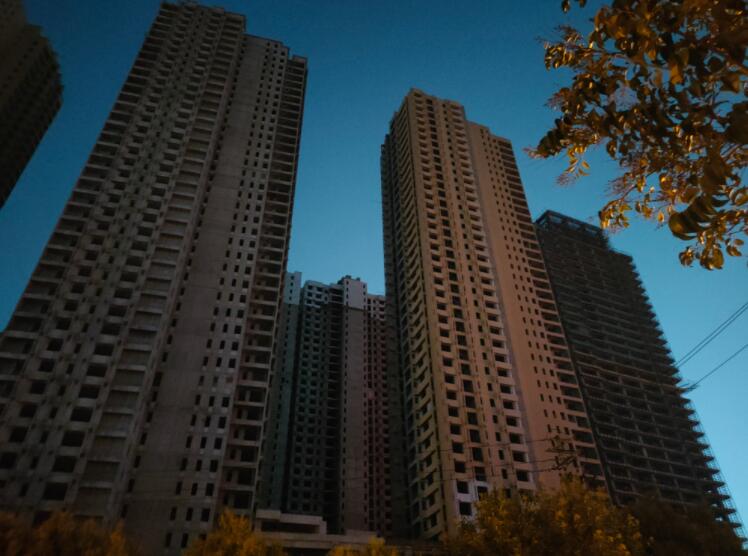 烂尾楼（开屏新闻记者 颜媛 摄）