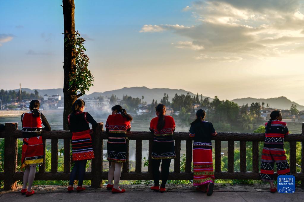 东方春来早 奋斗向未来11.jpg