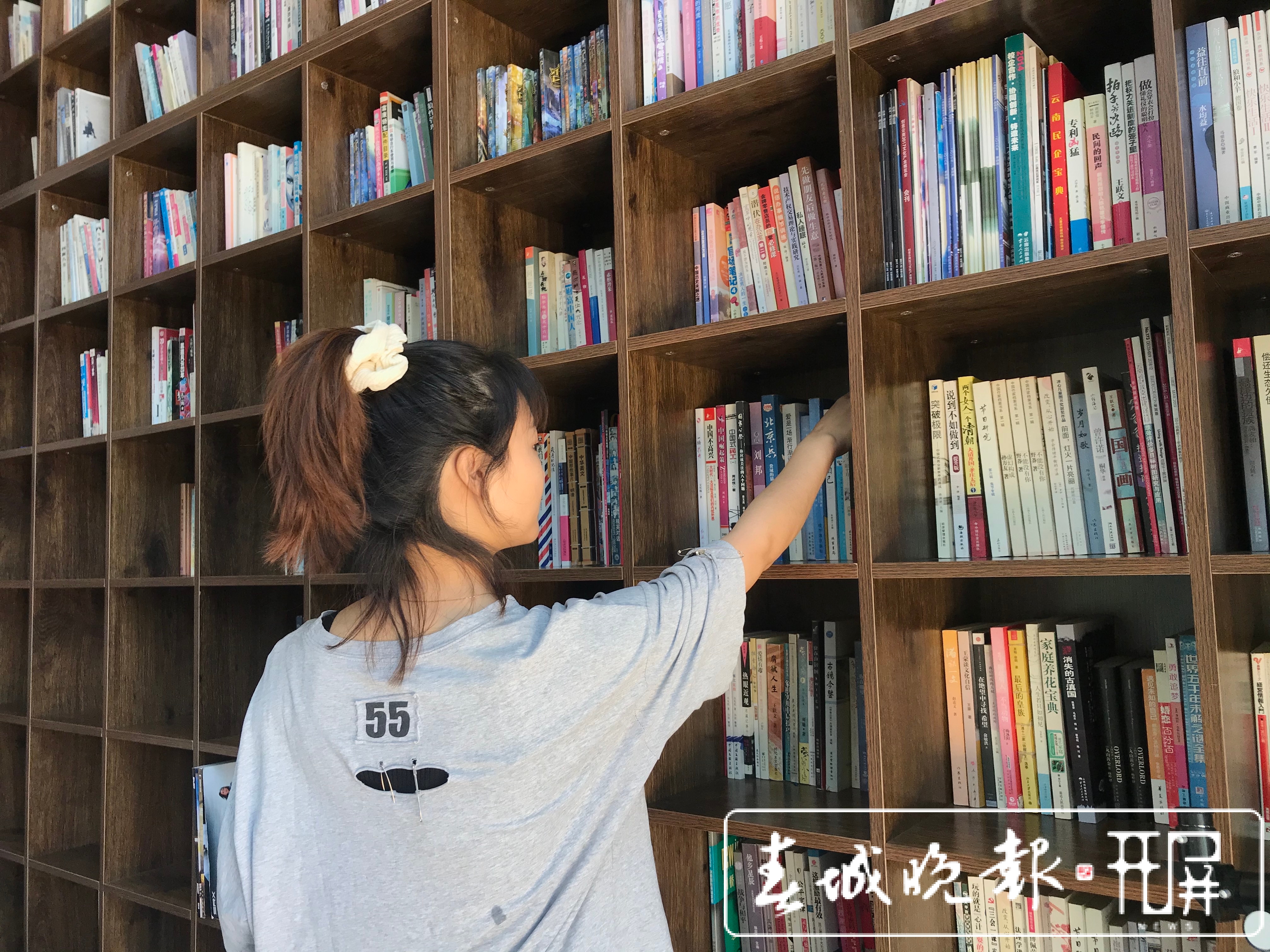 抚仙湖畔藏着个书店，只想到里面“虚度时光” 春城晚报-开屏新闻记者 闵楠 秦蒙琳 李春丽 马楠 蒋琼波 崔敏 摄影报道