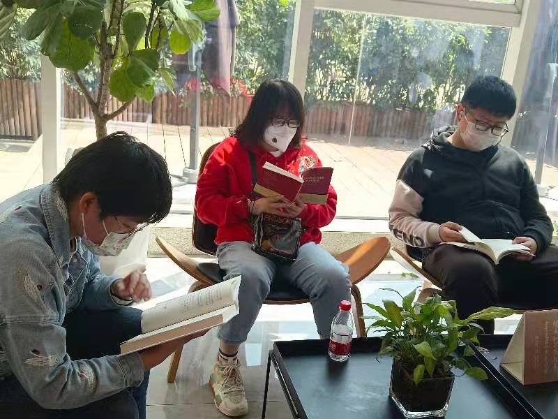 西山区启动挑战“阅读马拉松”（张勇 通讯员 李艾家 摄）