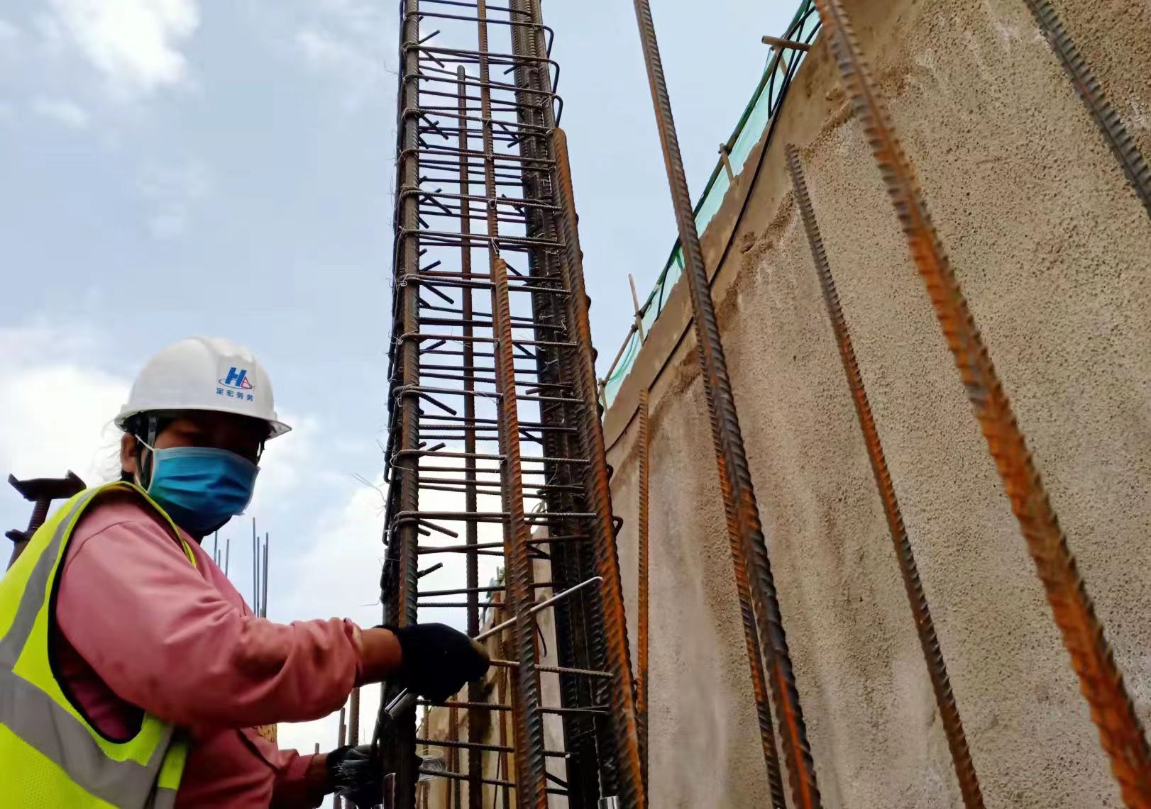 走进昆明建筑工地上的“女汉子”(开屏新闻记者 夏体雷 摄)