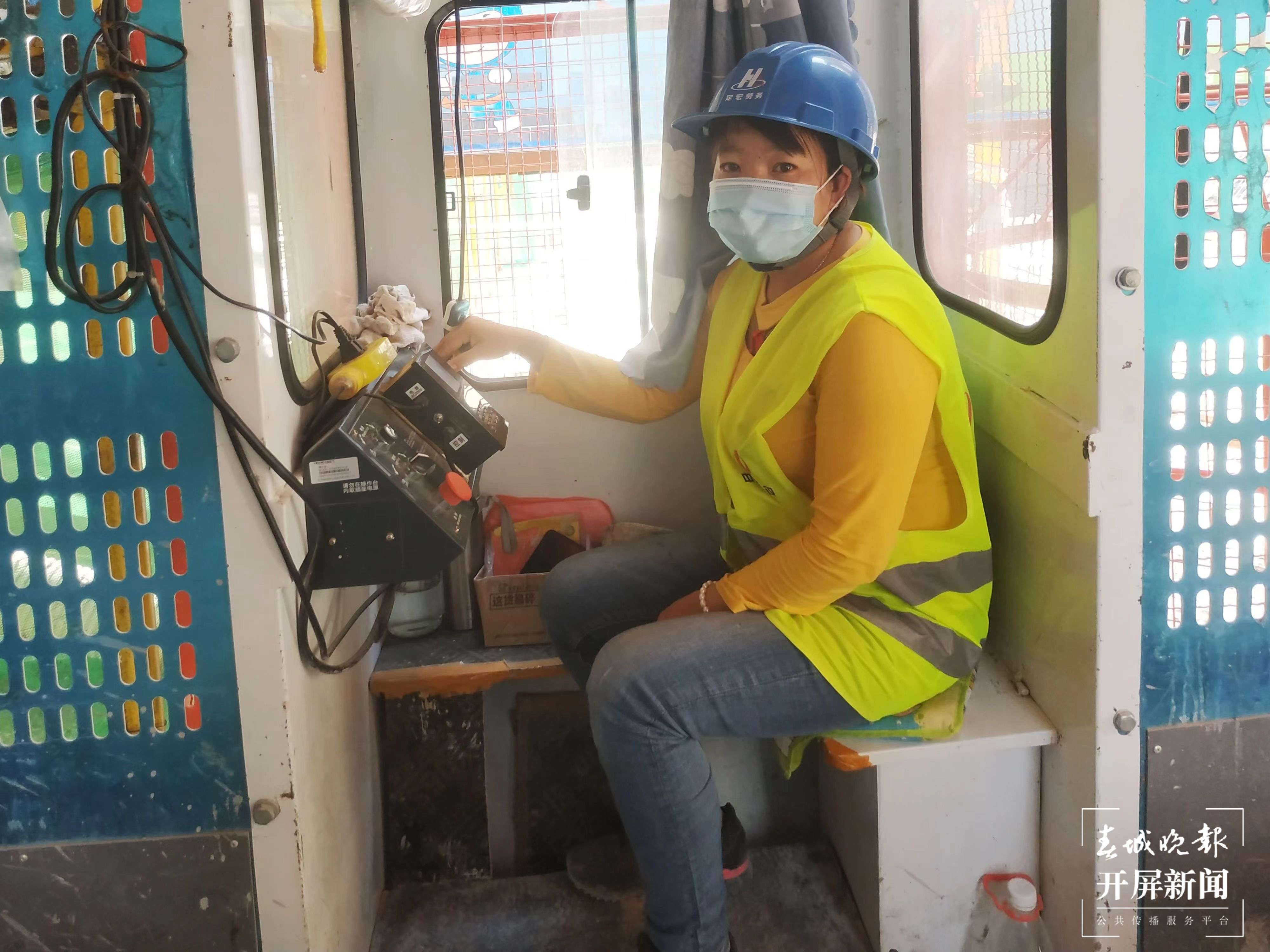 走进昆明建筑工地上的“女汉子”(开屏新闻记者 夏体雷 摄)